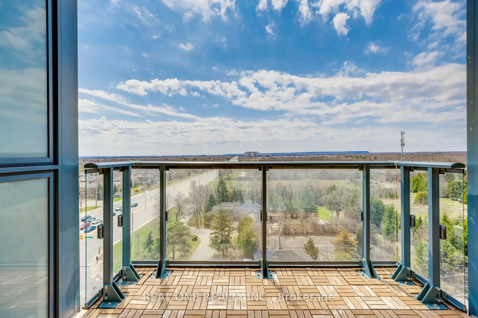 509 Dundas Street W, #815