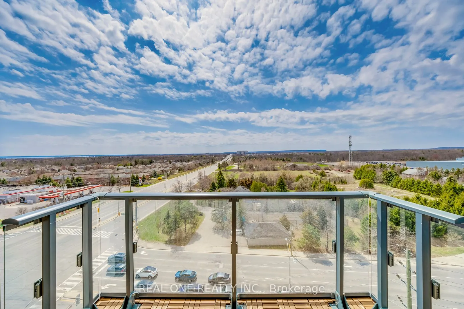 509 Dundas Street W, #815