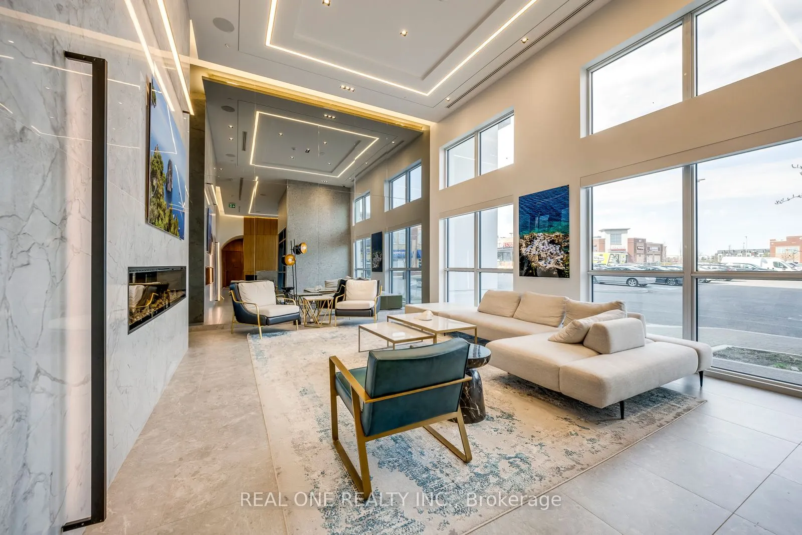 509 Dundas Street W, #815