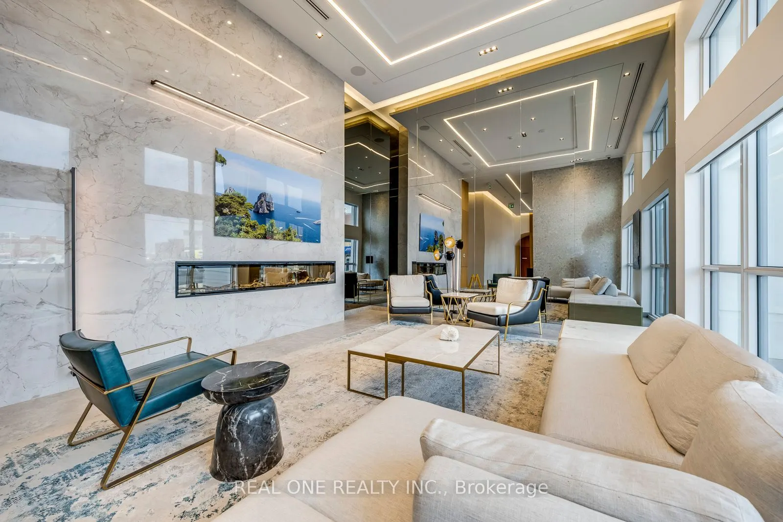 509 Dundas Street W, #815