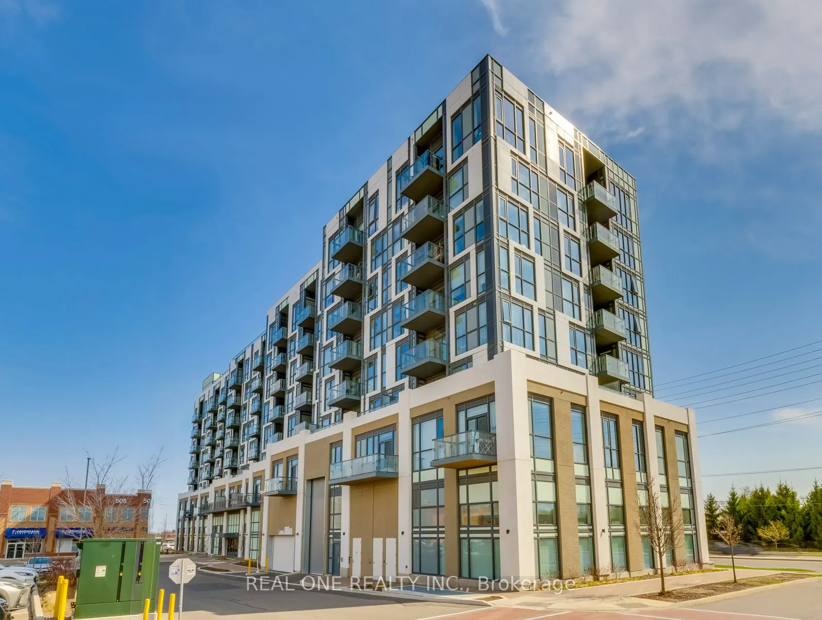 509 Dundas Street W, #815