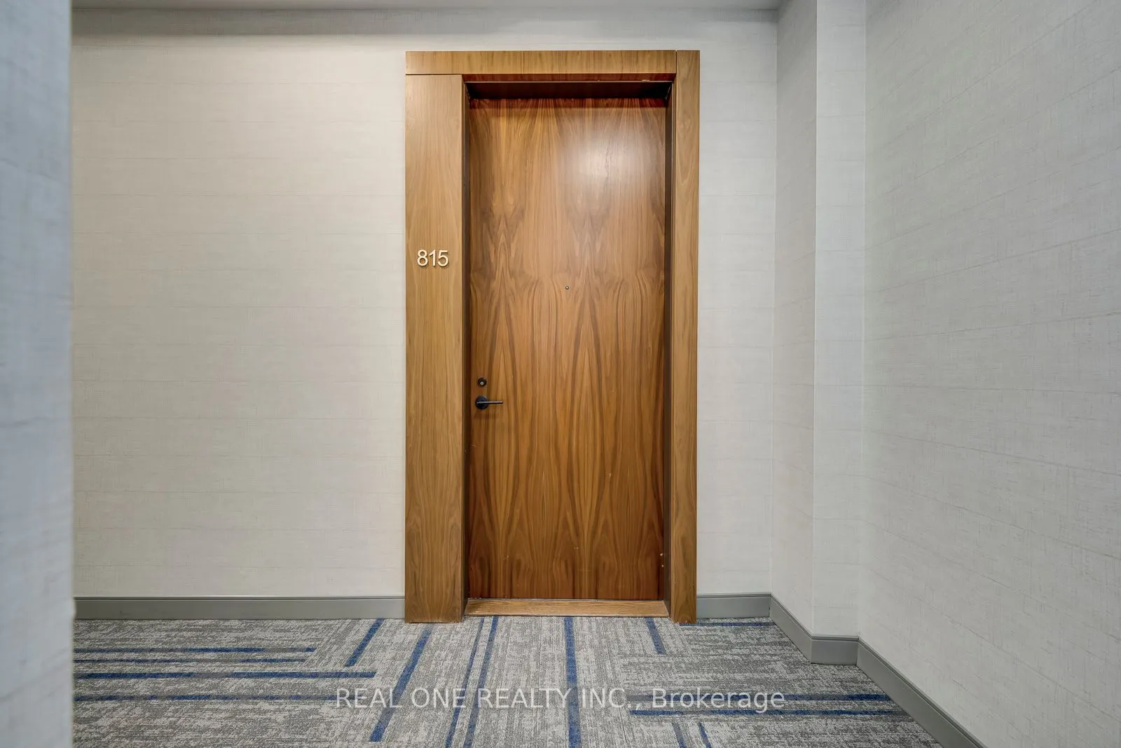 509 Dundas Street W, #815