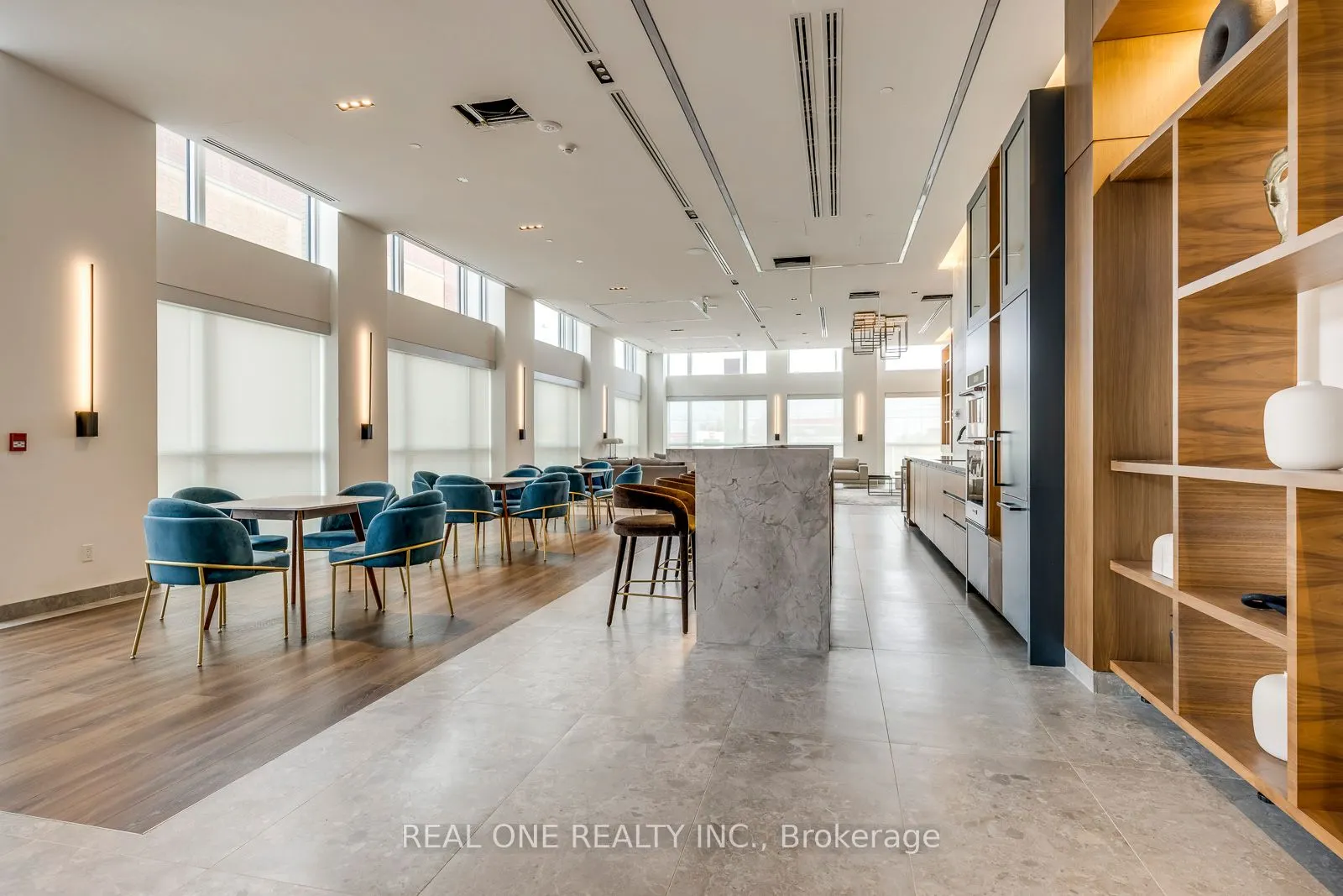 509 Dundas Street W, #815