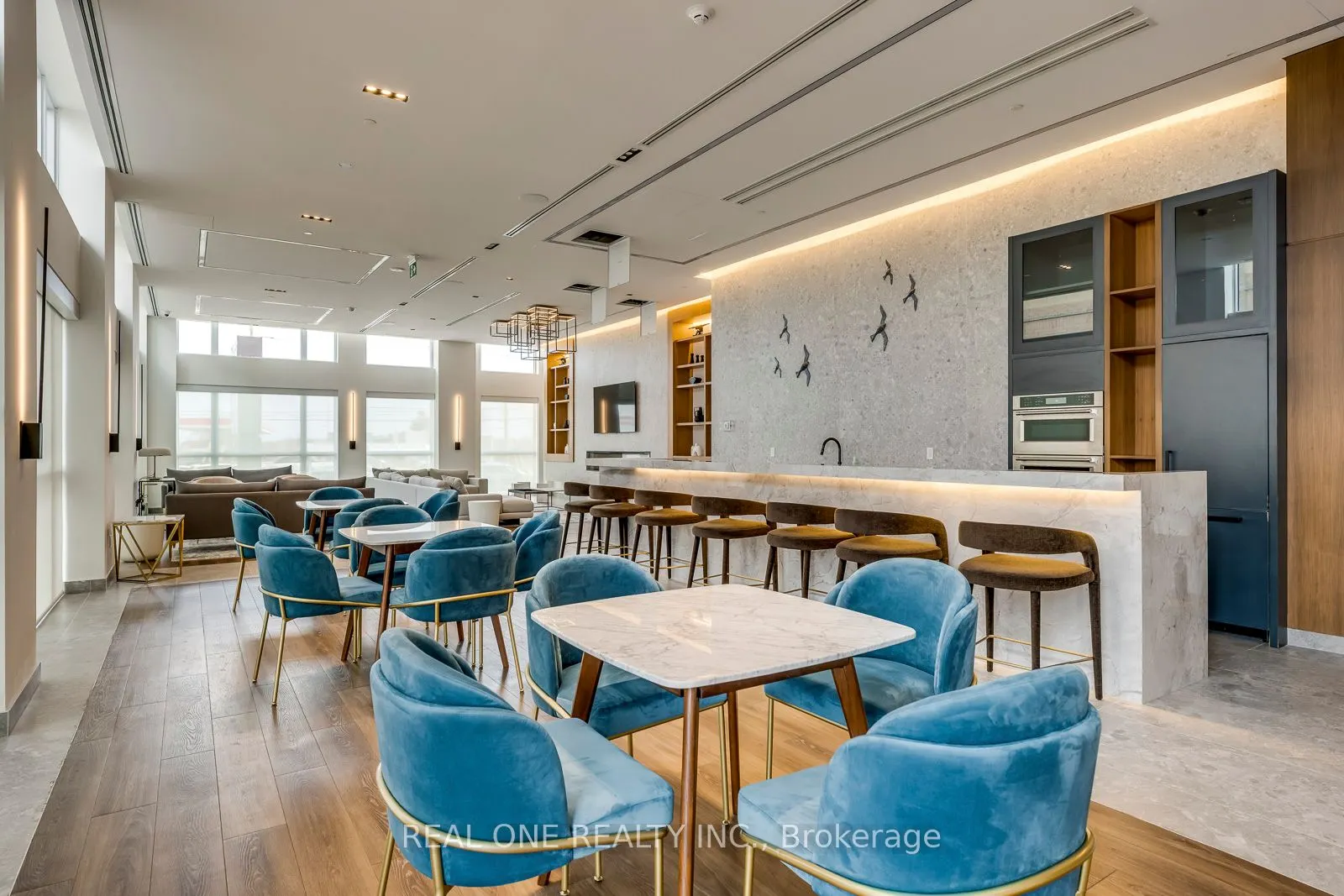 509 Dundas Street W, #815