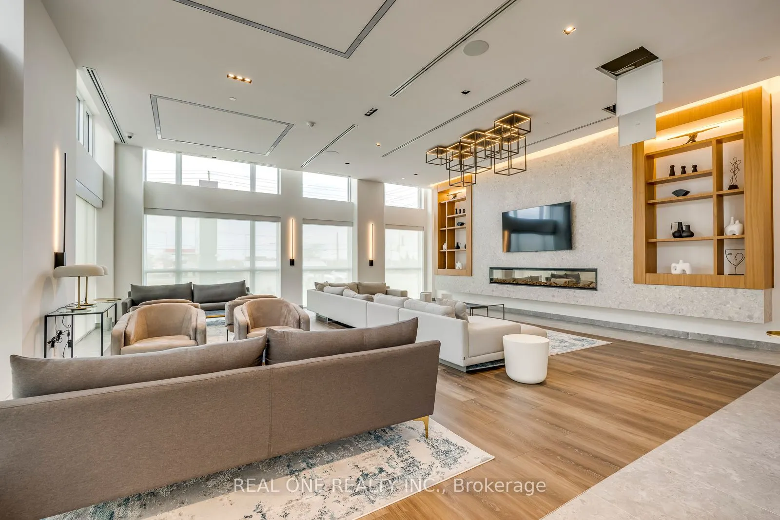 509 Dundas Street W, #815