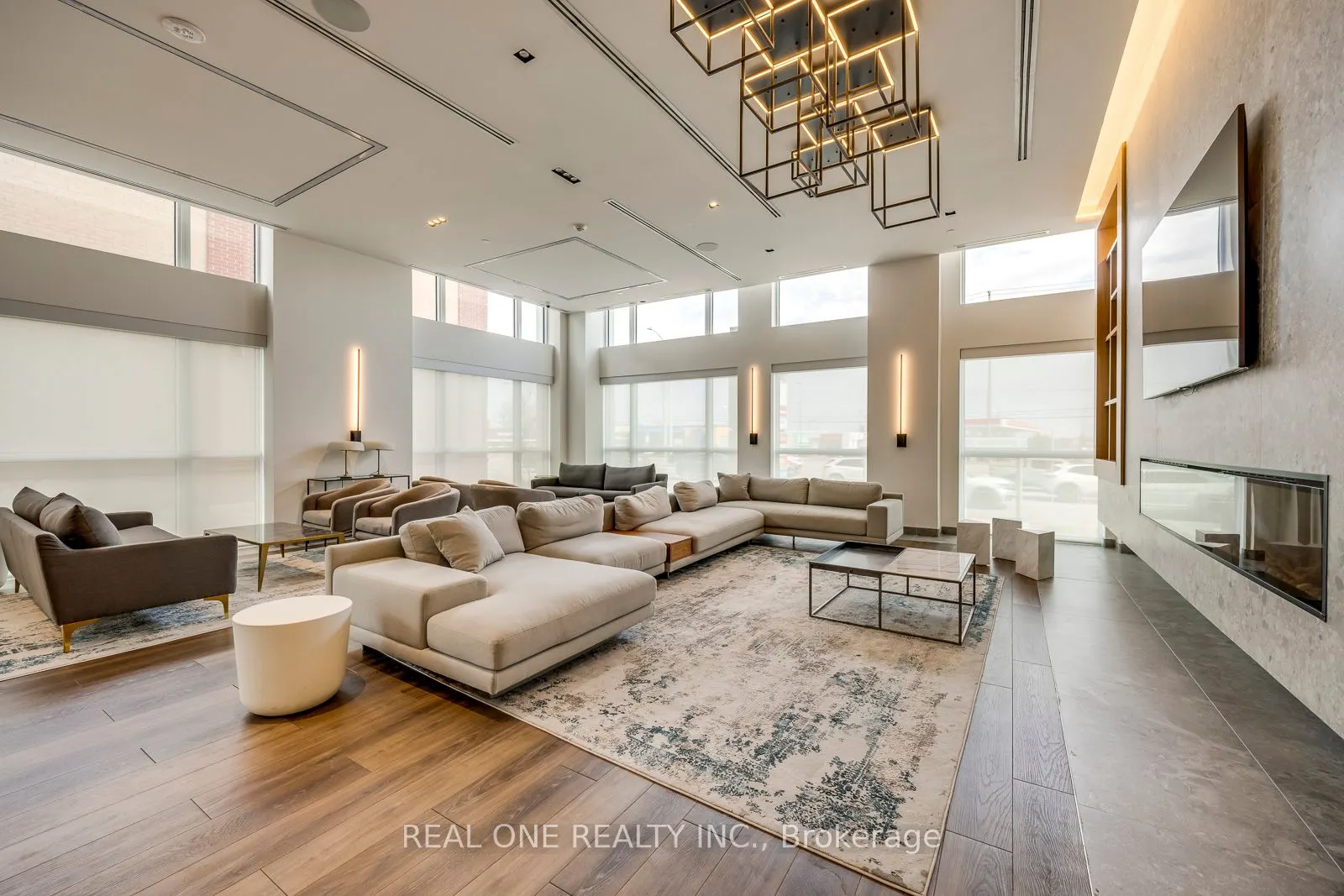 509 Dundas Street W, #815