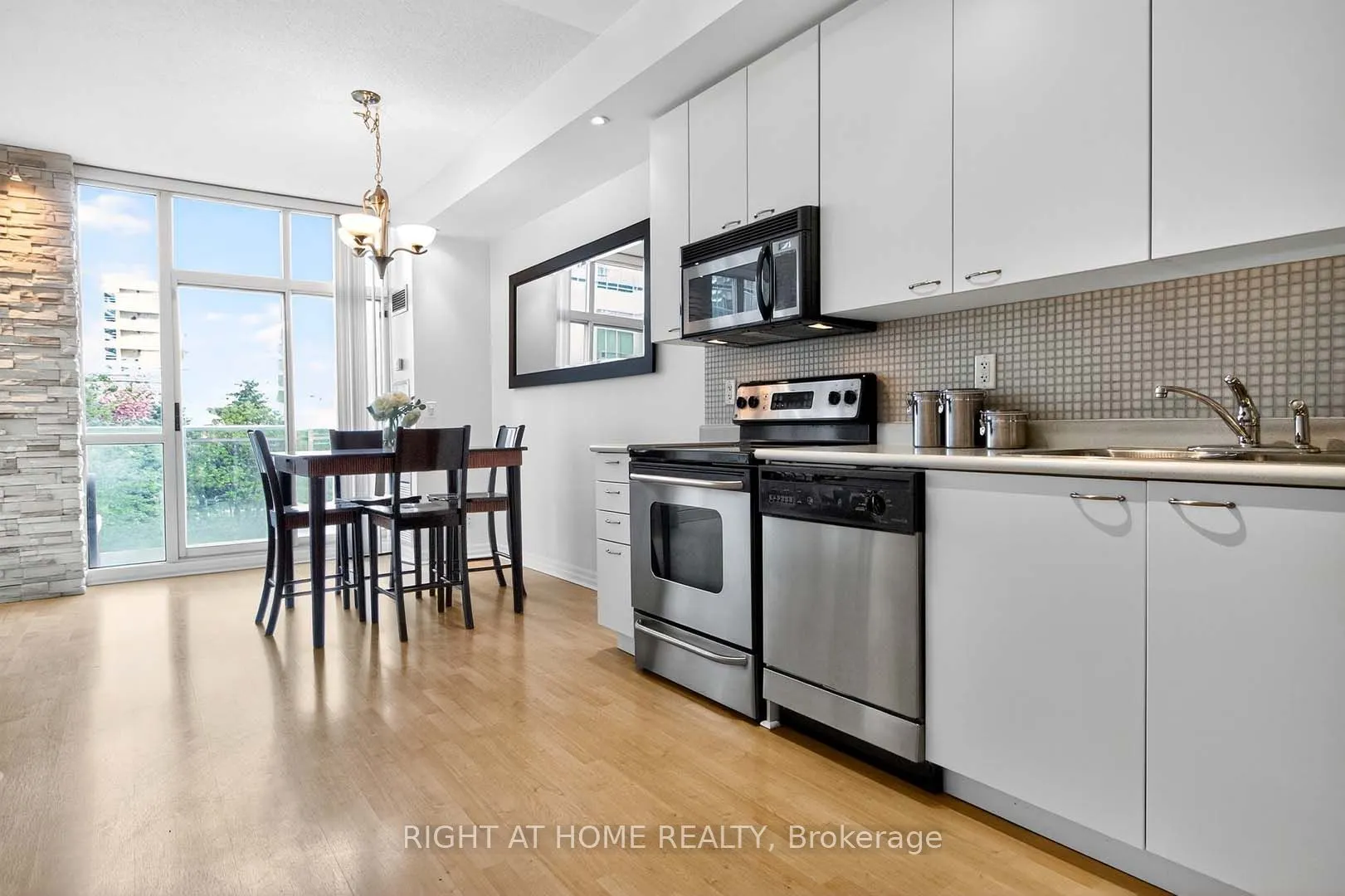 220 Burnhamthorpe Road W, #717