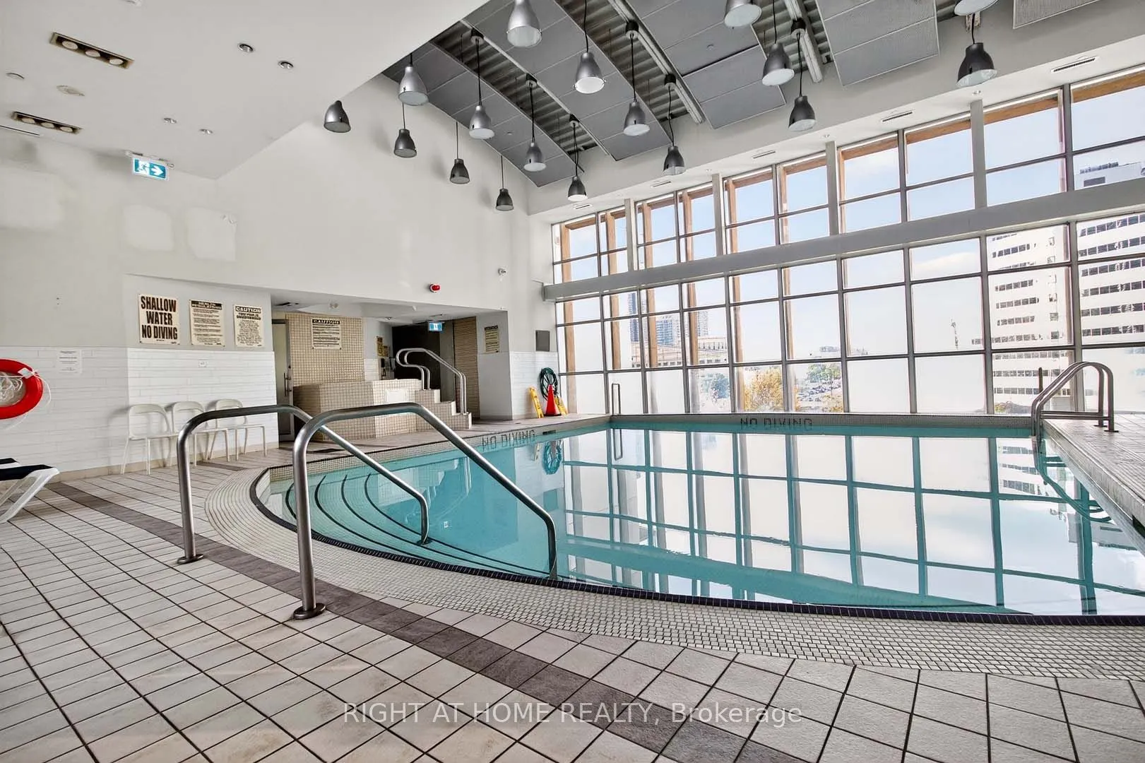 220 Burnhamthorpe Road W, #717