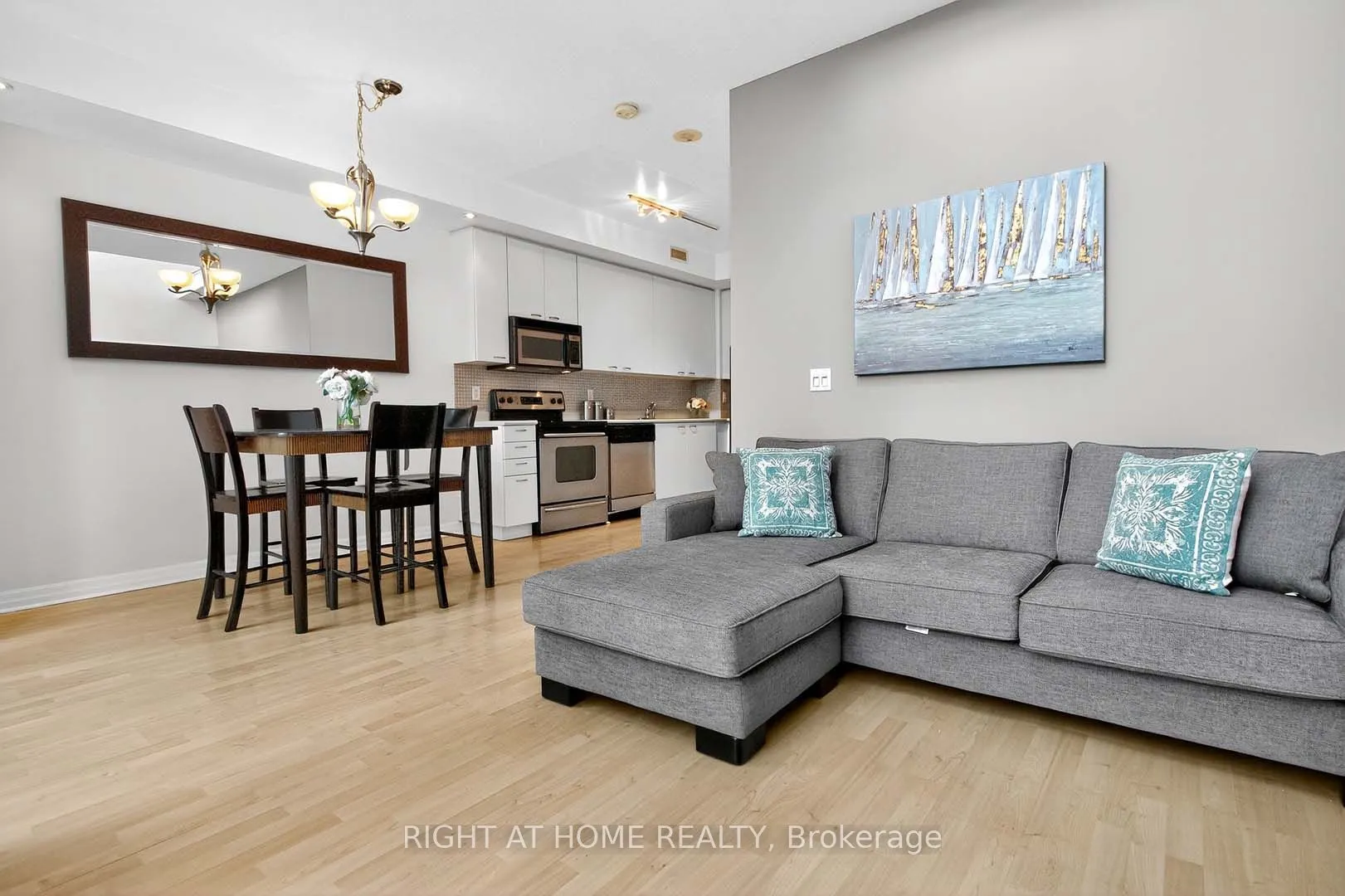 220 Burnhamthorpe Road W, #717