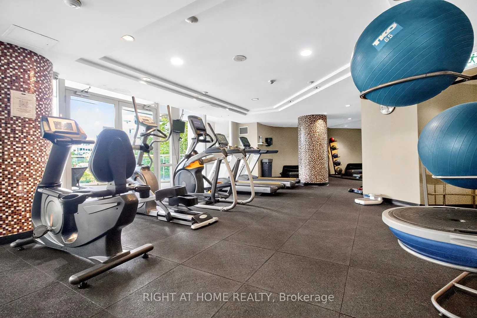 220 Burnhamthorpe Road W, #717