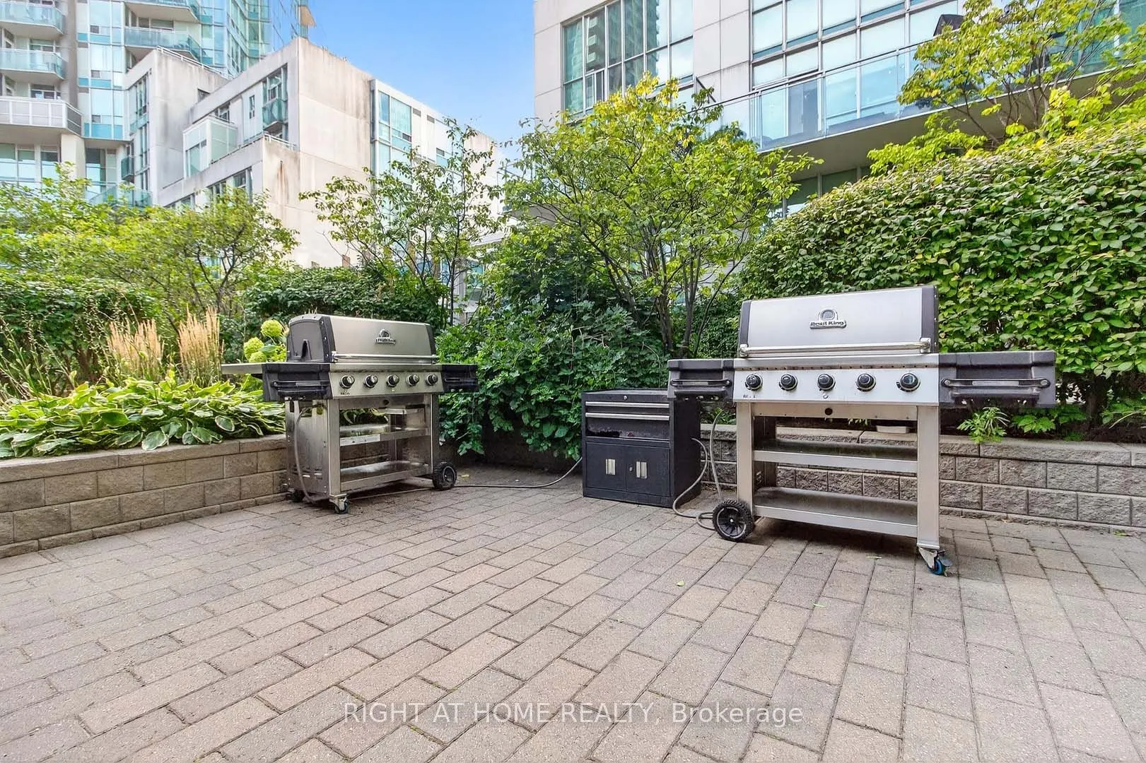220 Burnhamthorpe Road W, #717