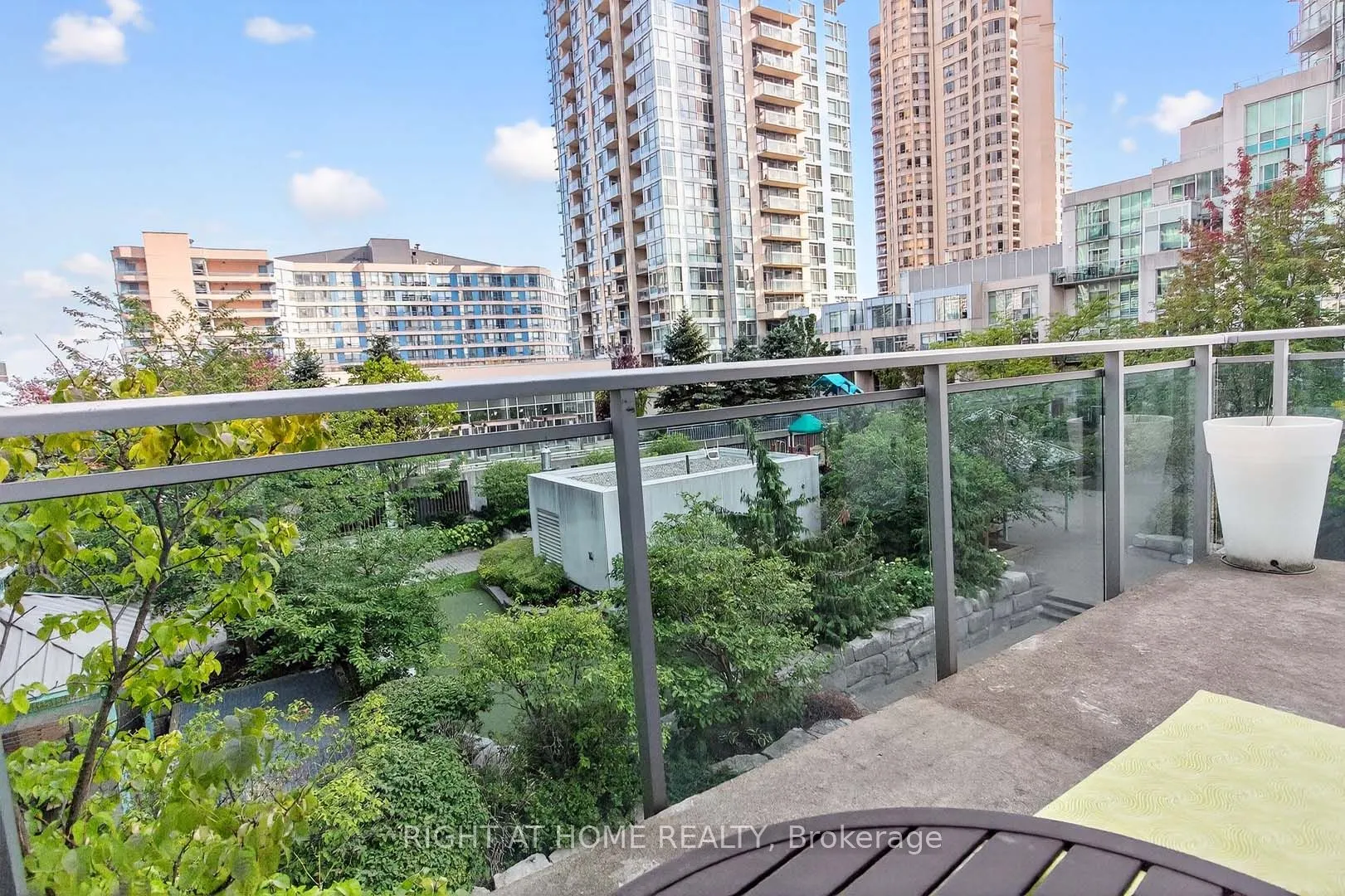 220 Burnhamthorpe Road W, #717