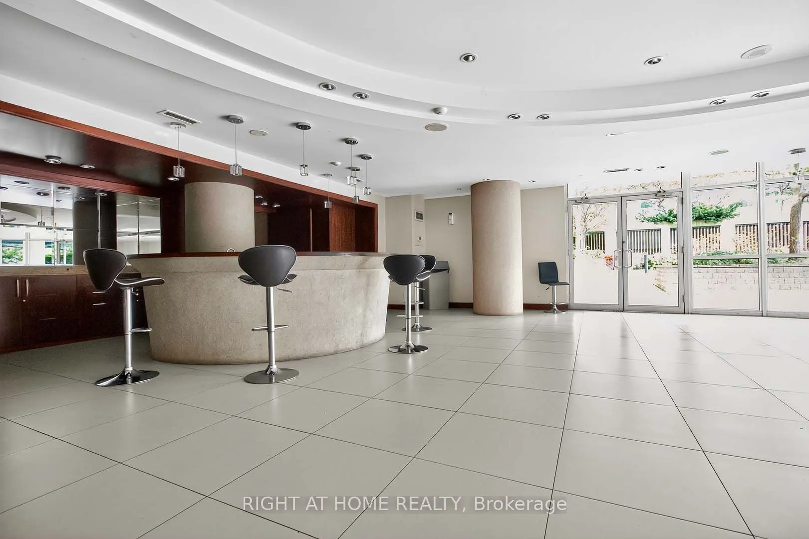 220 Burnhamthorpe Road W, #717