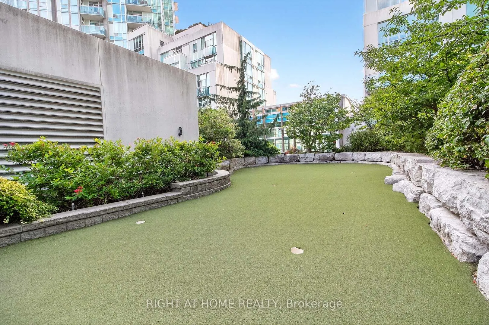 220 Burnhamthorpe Road W, #717