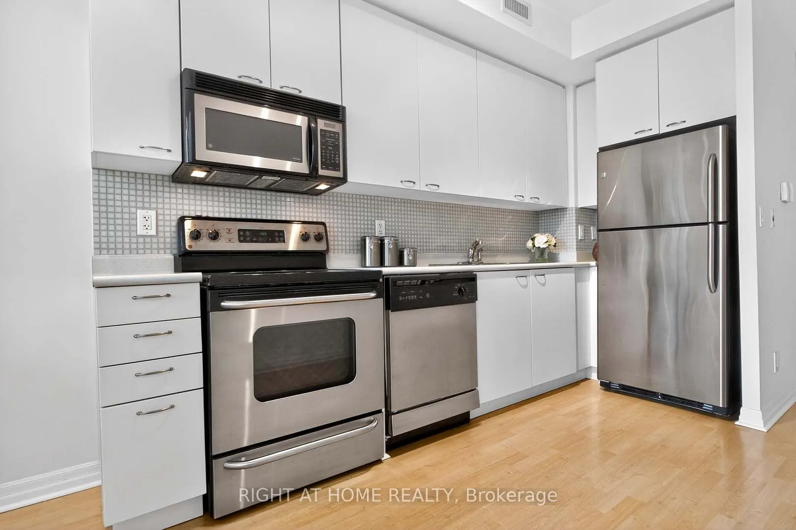 220 Burnhamthorpe Road W, #717