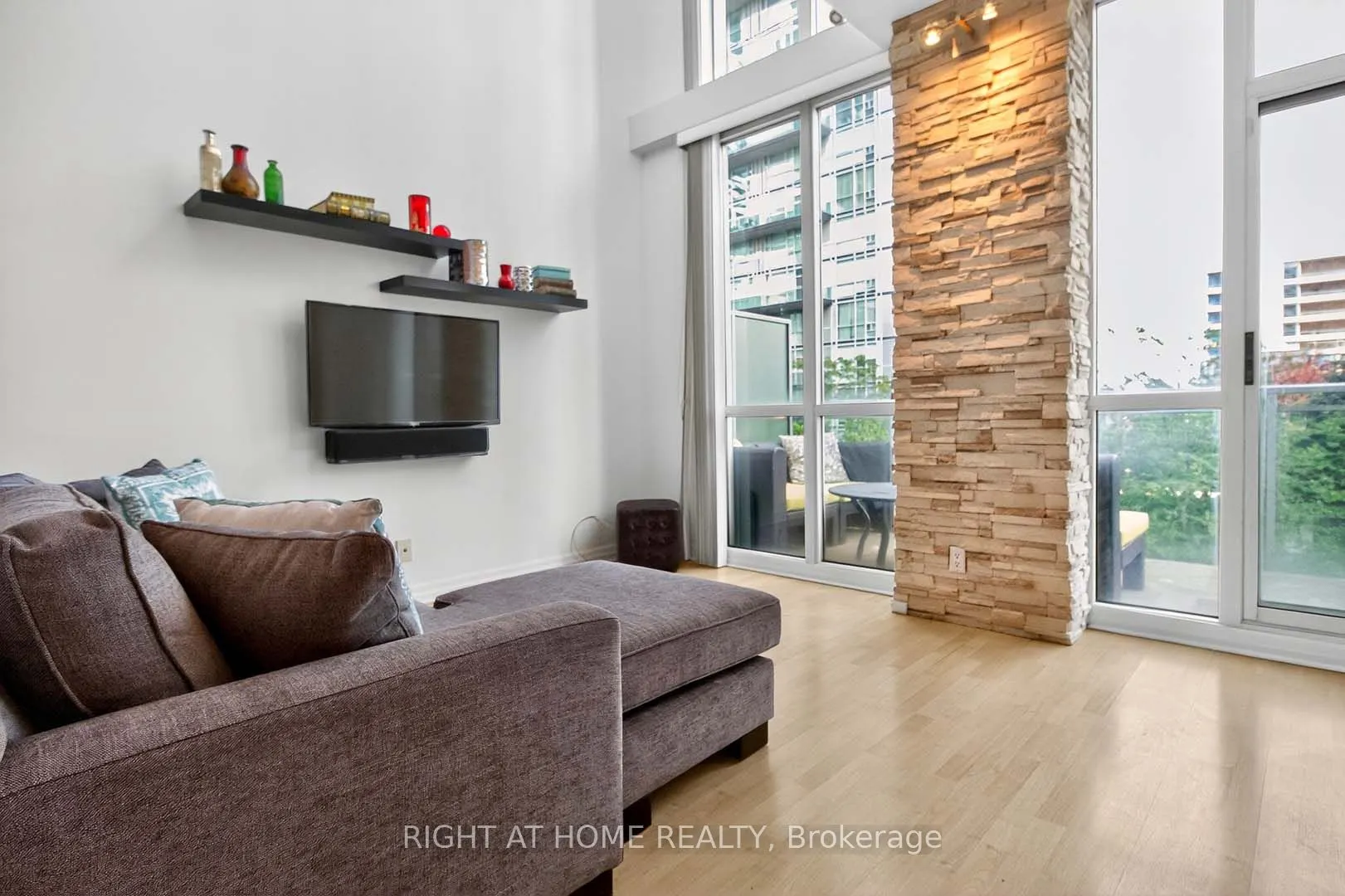 220 Burnhamthorpe Road W, #717