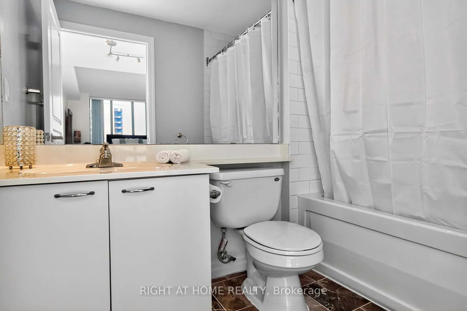 220 Burnhamthorpe Road W, #717