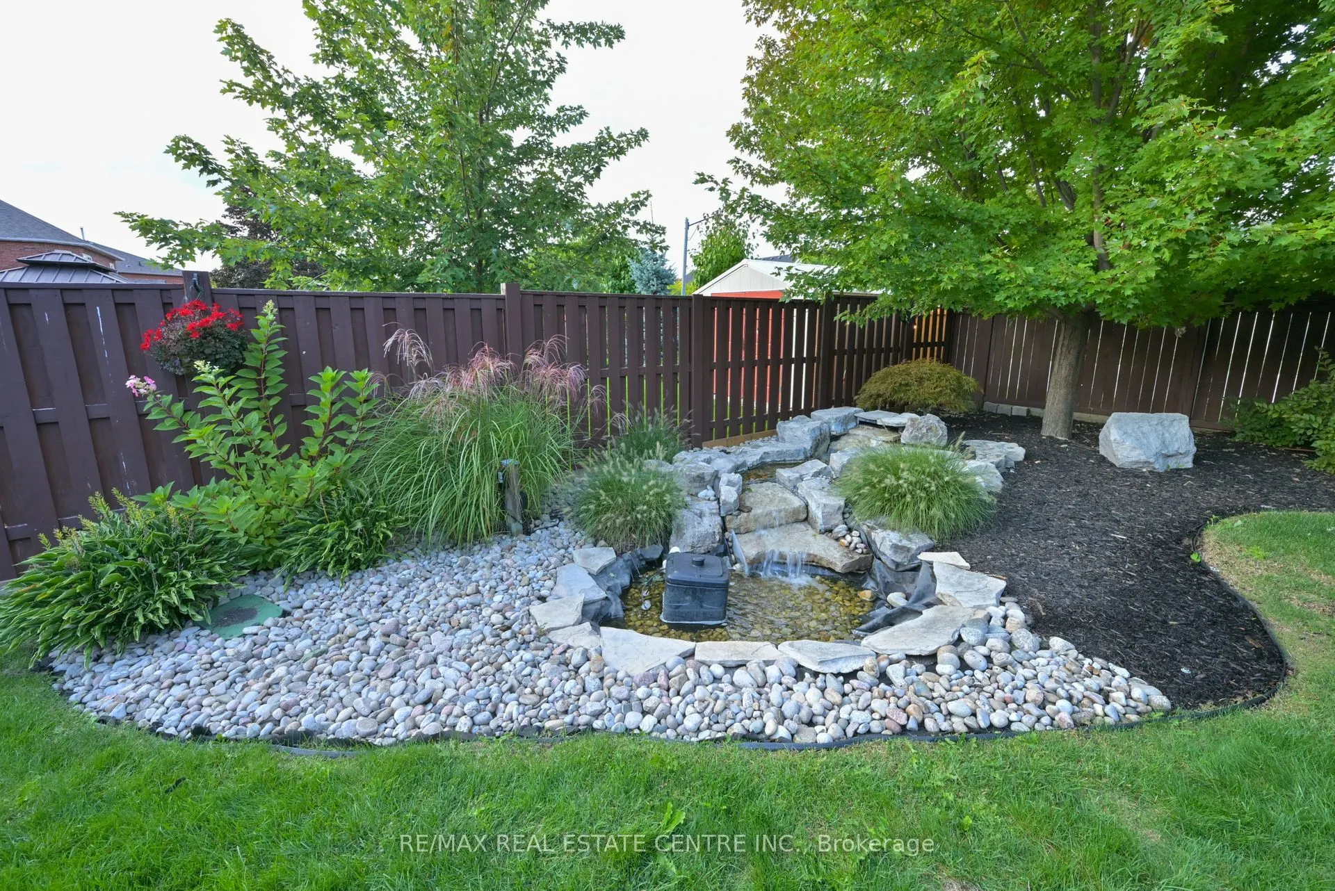 96 Lauchlin Crescent