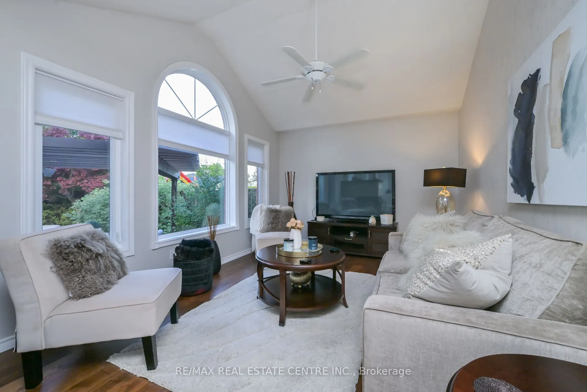 96 Lauchlin Crescent