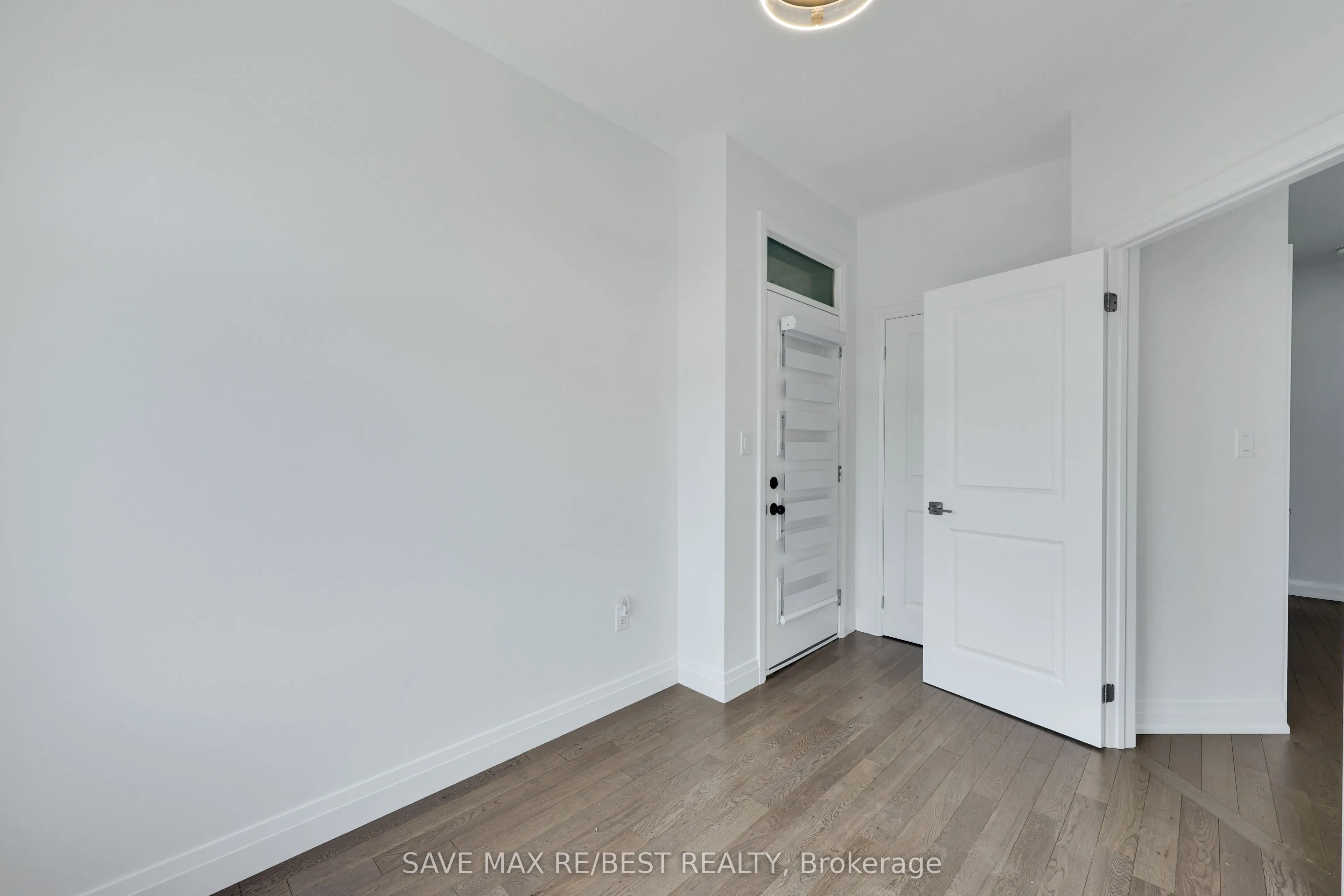 2536 Littlefield Crescent