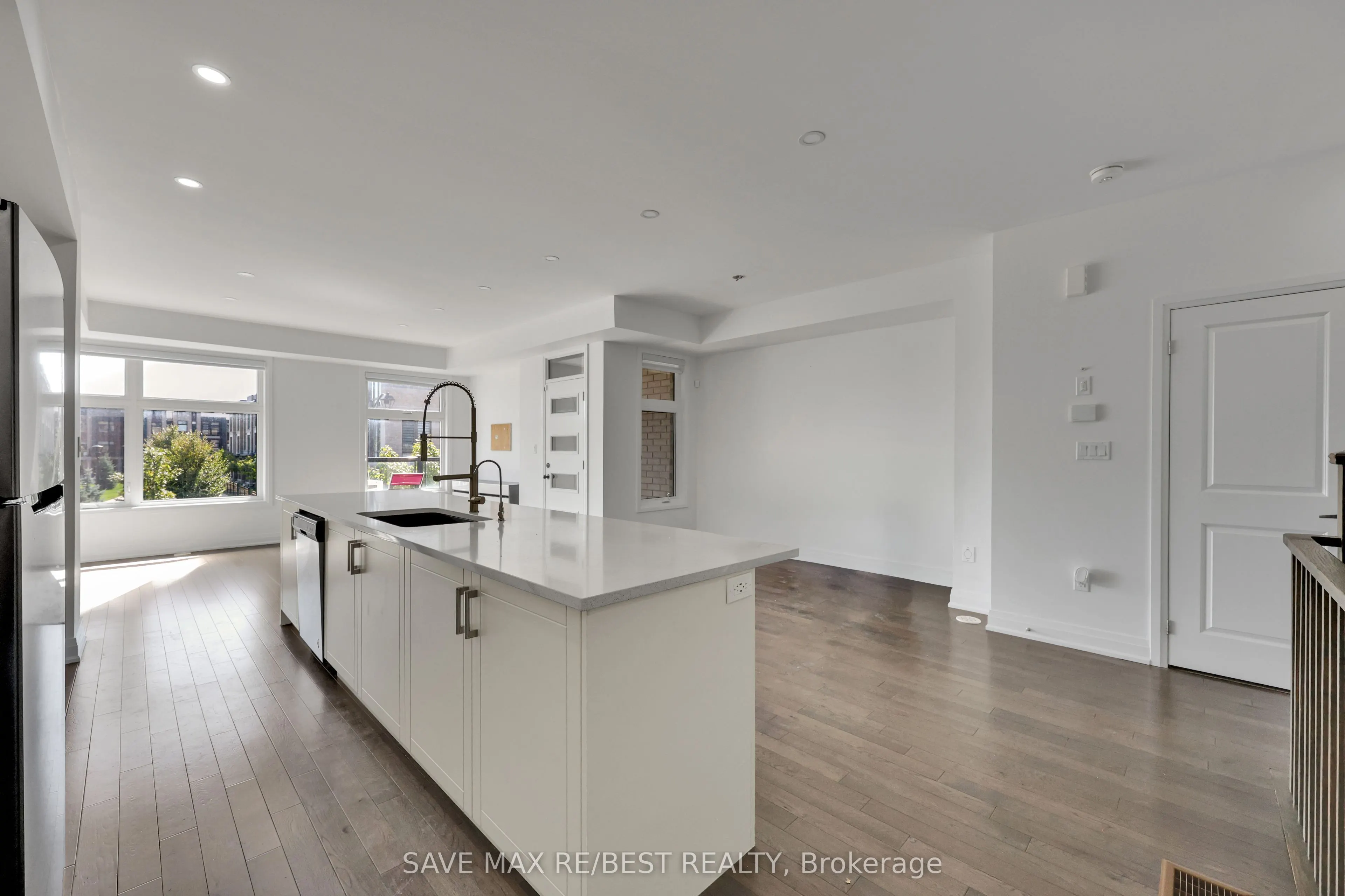 2536 Littlefield Crescent