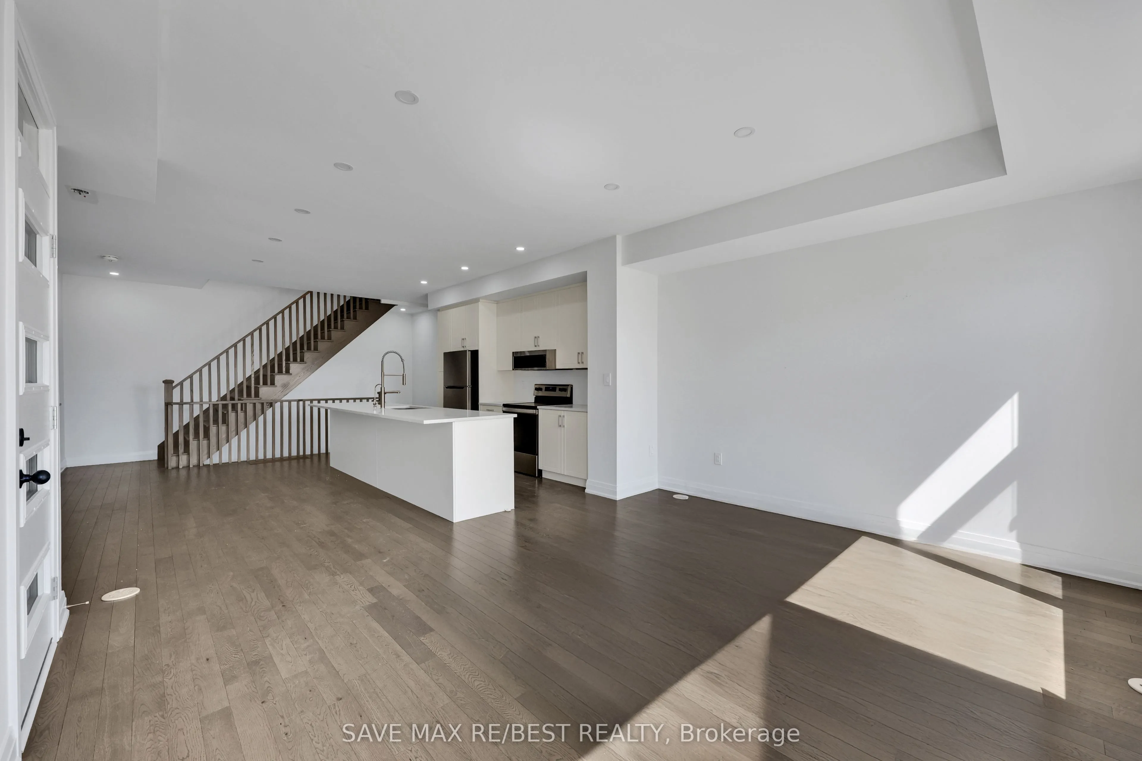 2536 Littlefield Crescent