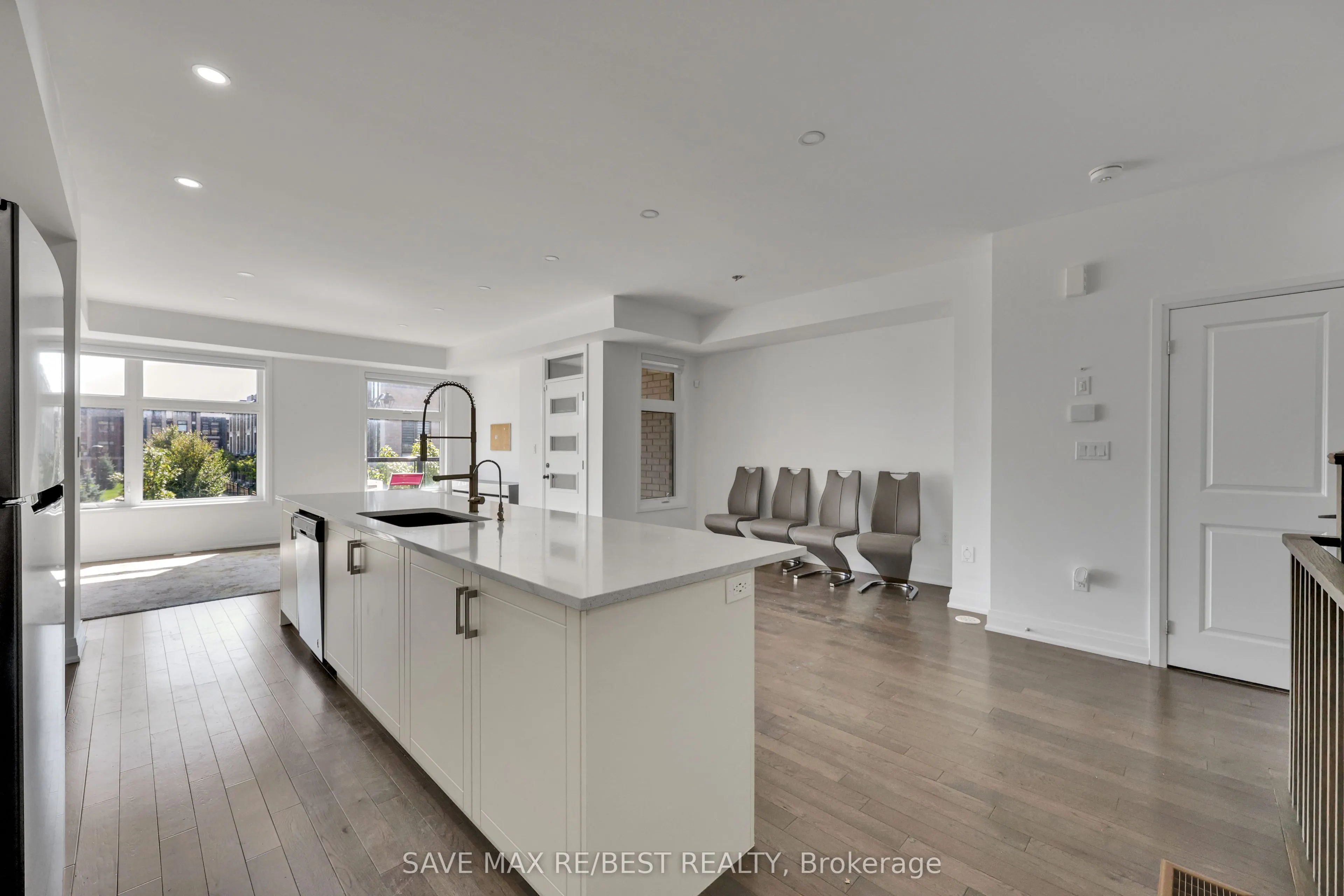 2536 Littlefield Crescent