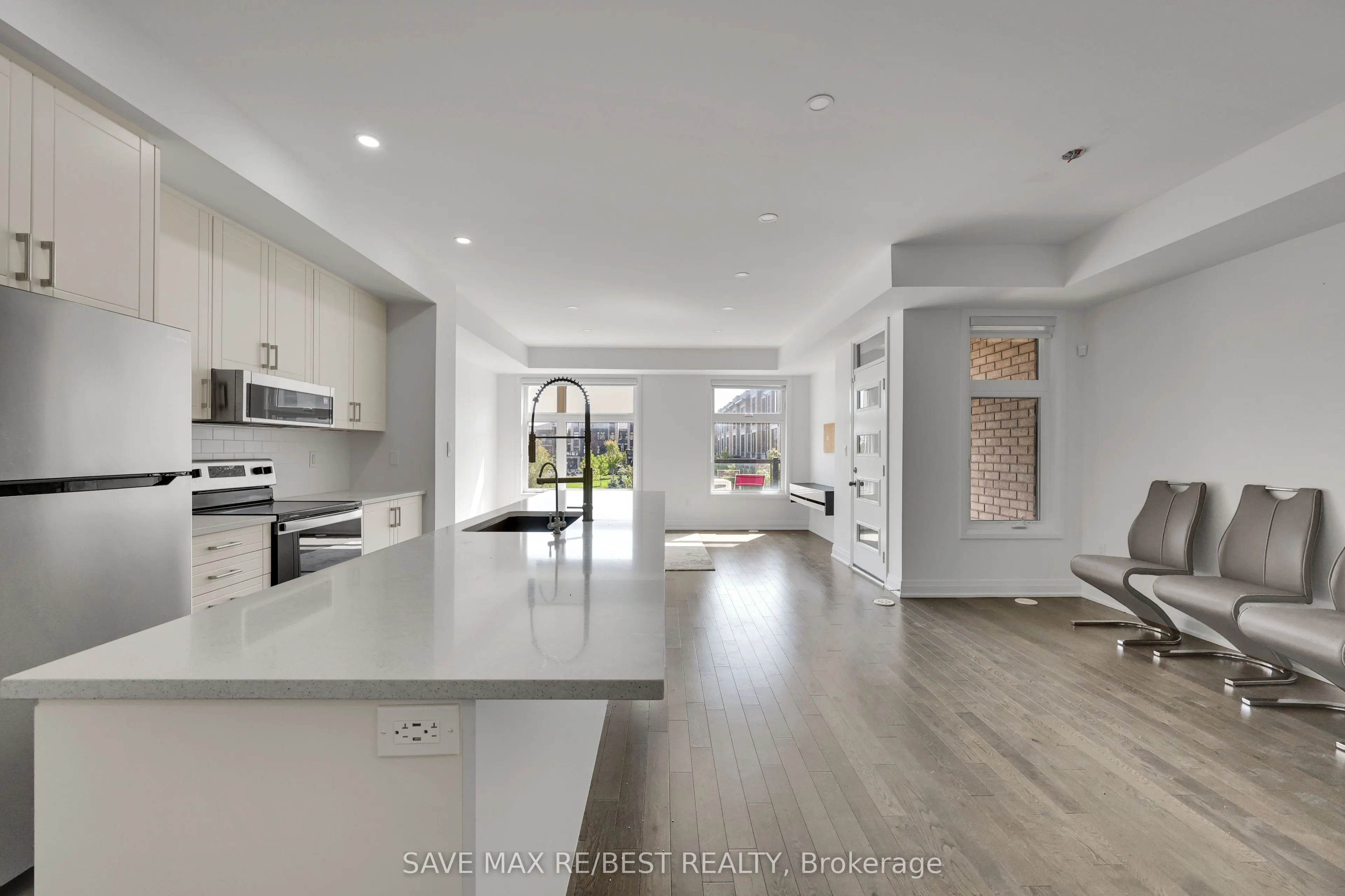 2536 Littlefield Crescent