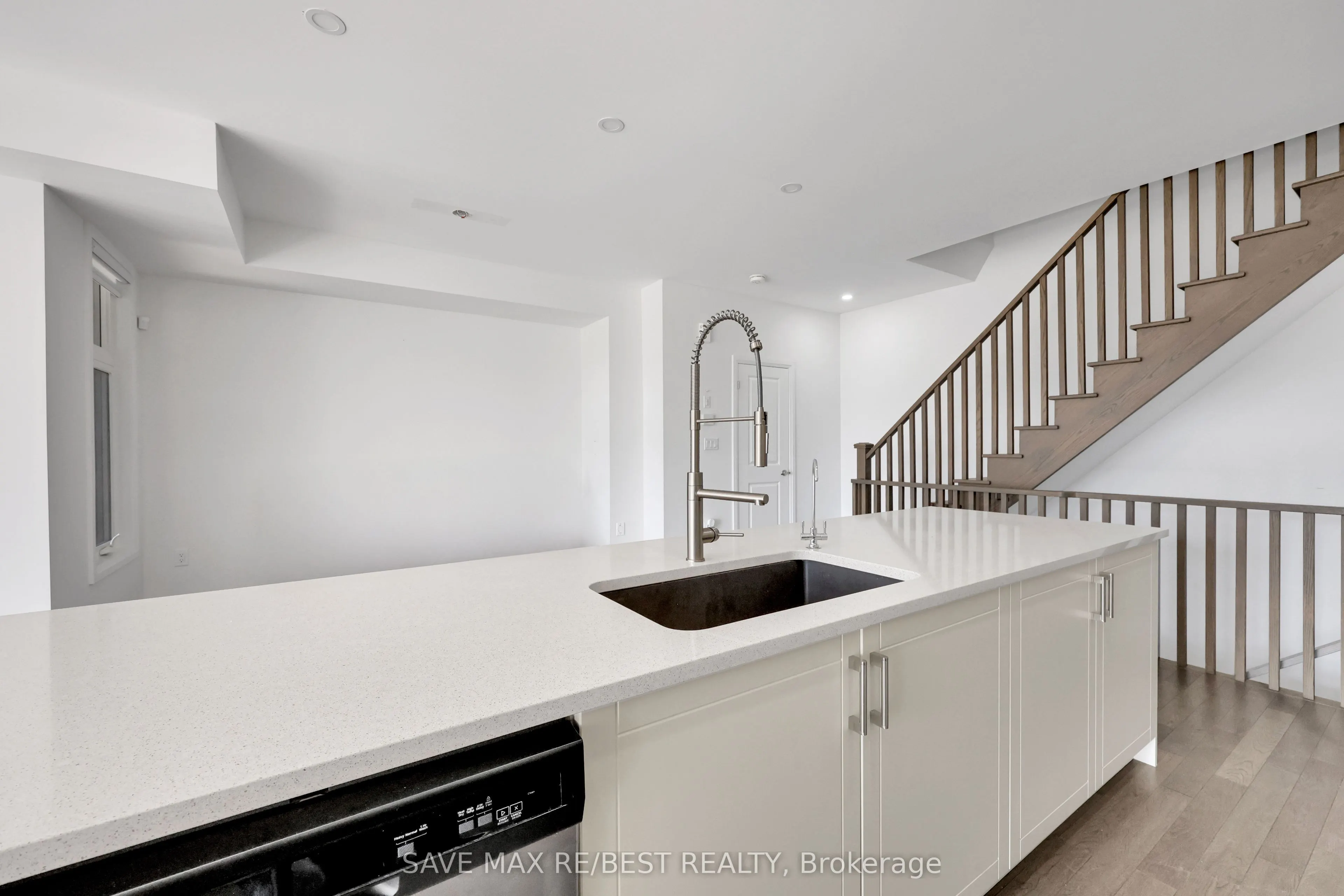 2536 Littlefield Crescent
