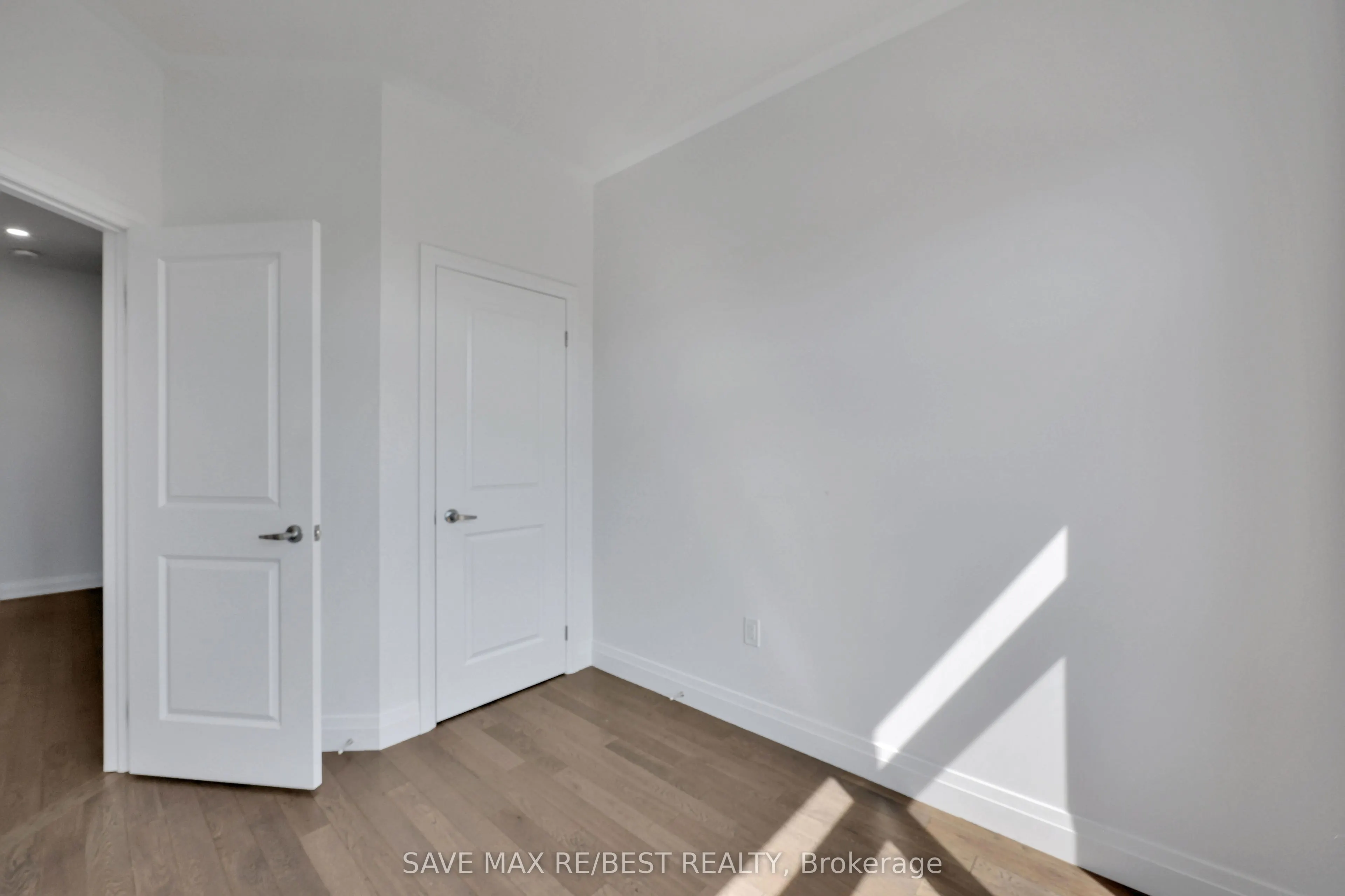 2536 Littlefield Crescent