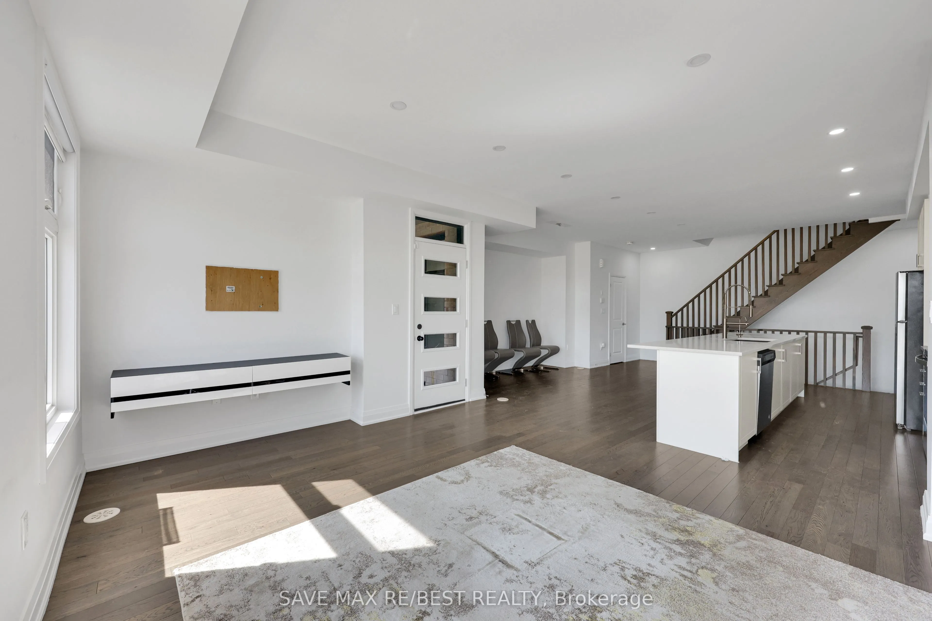 2536 Littlefield Crescent