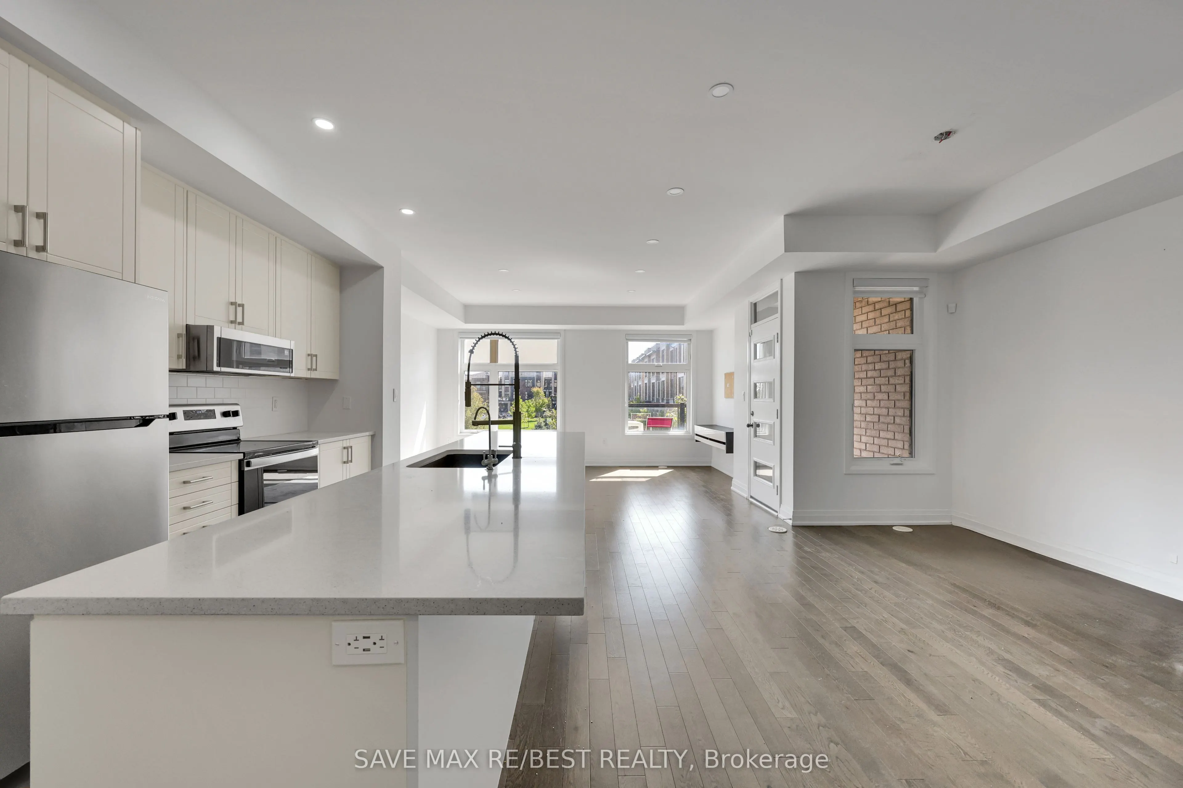 2536 Littlefield Crescent