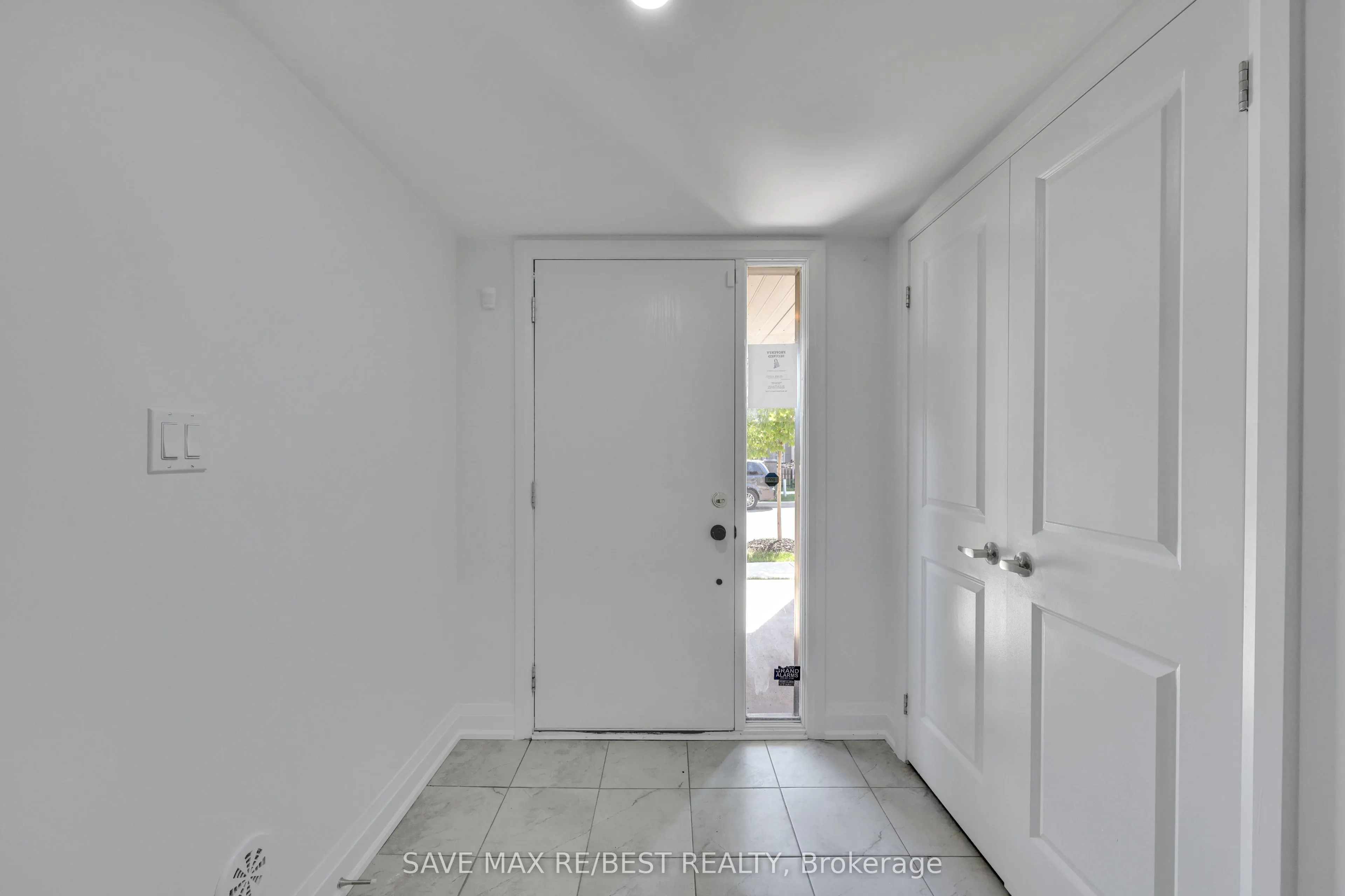 2536 Littlefield Crescent
