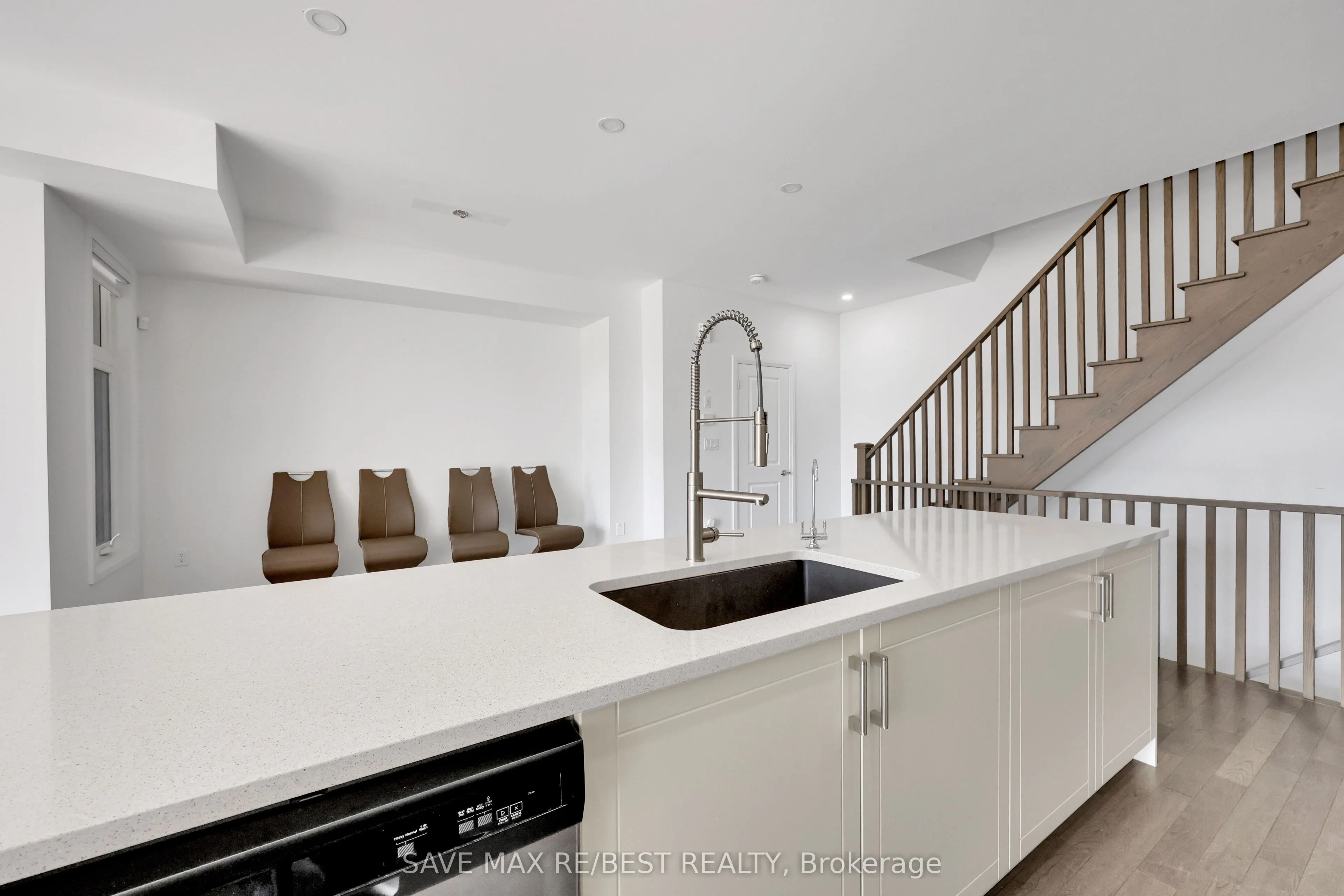 2536 Littlefield Crescent