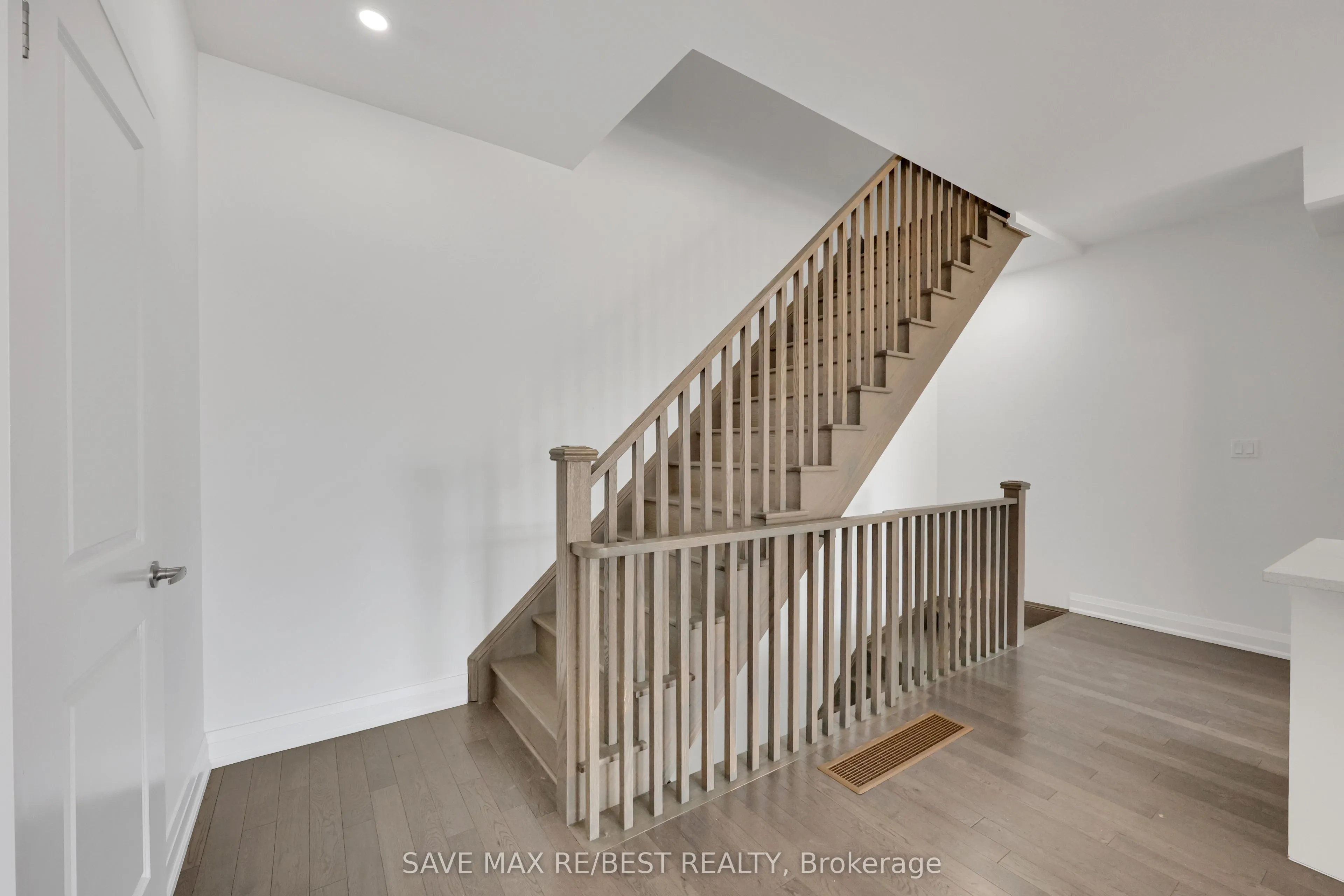 2536 Littlefield Crescent