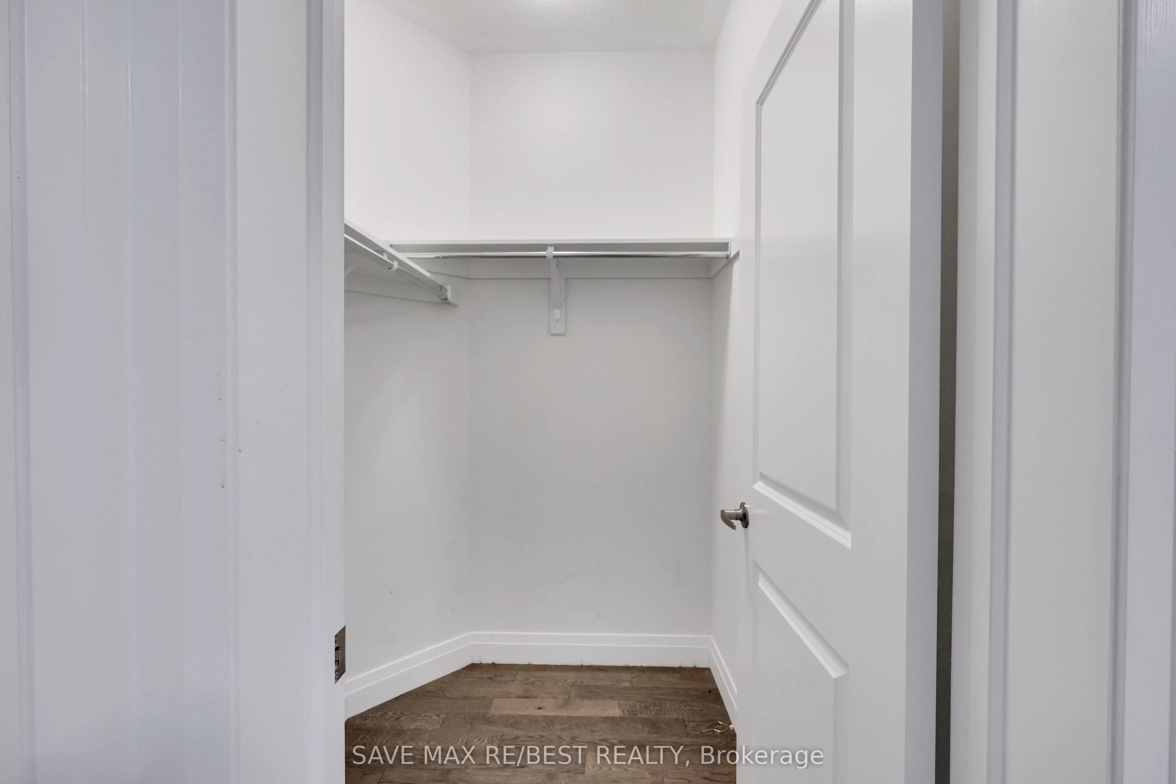2536 Littlefield Crescent