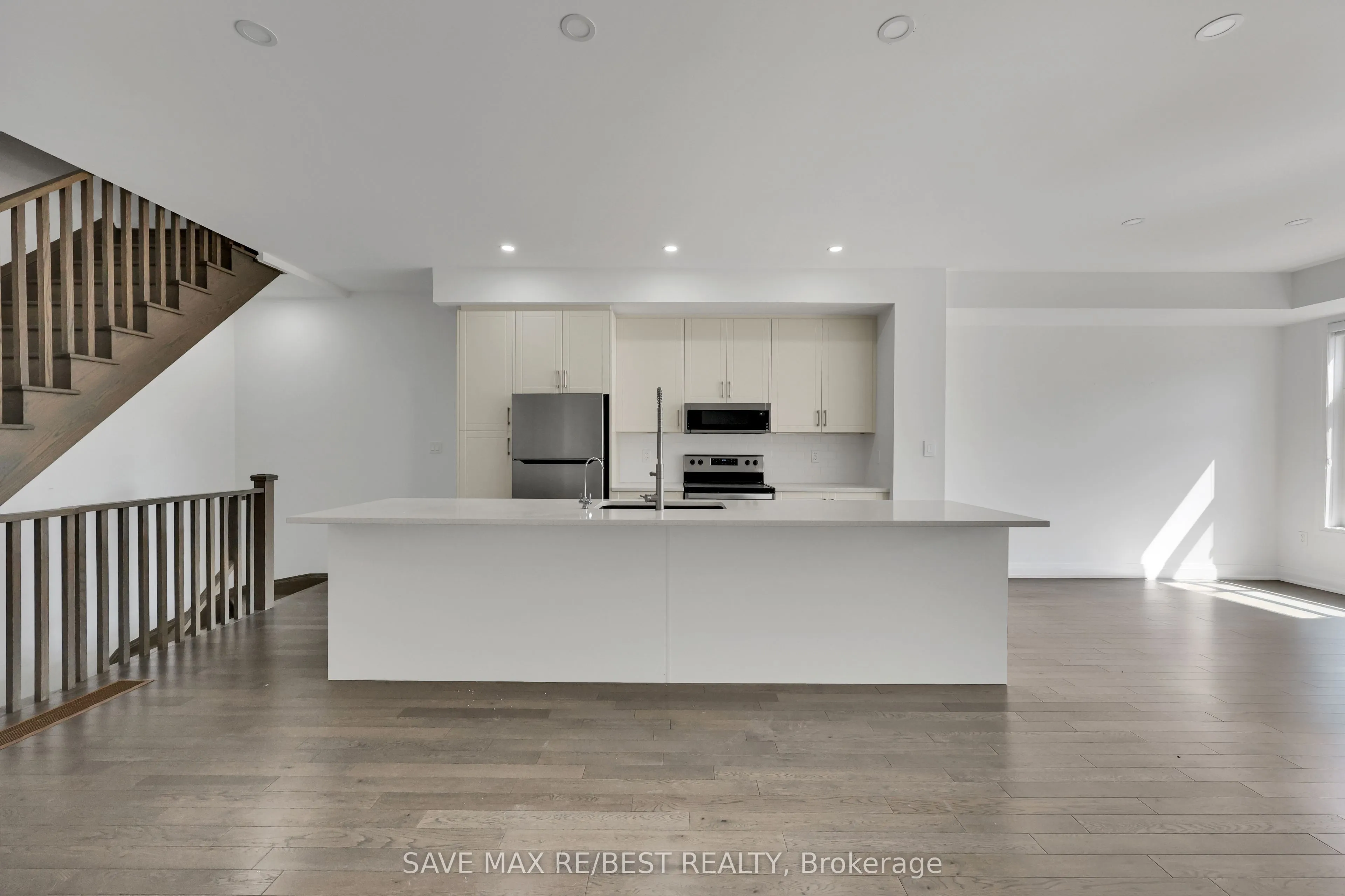 2536 Littlefield Crescent
