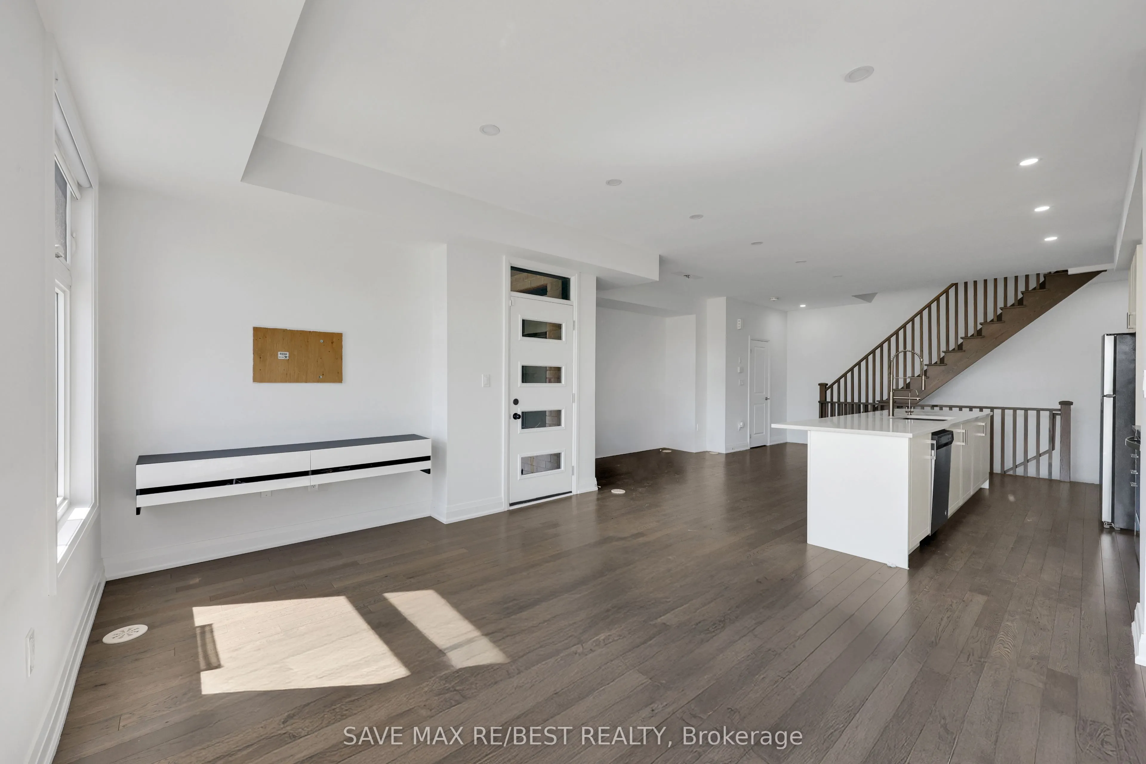 2536 Littlefield Crescent