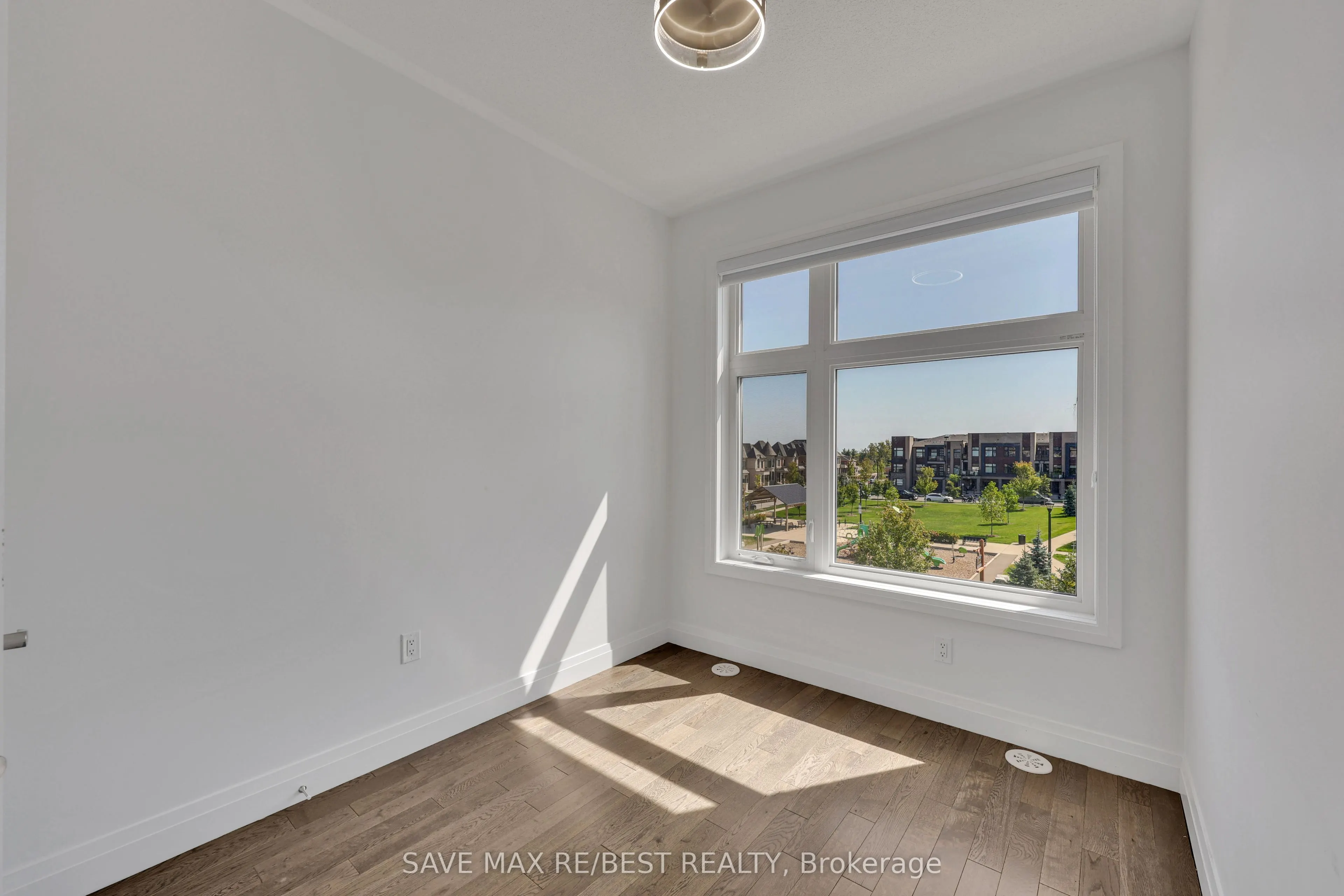 2536 Littlefield Crescent