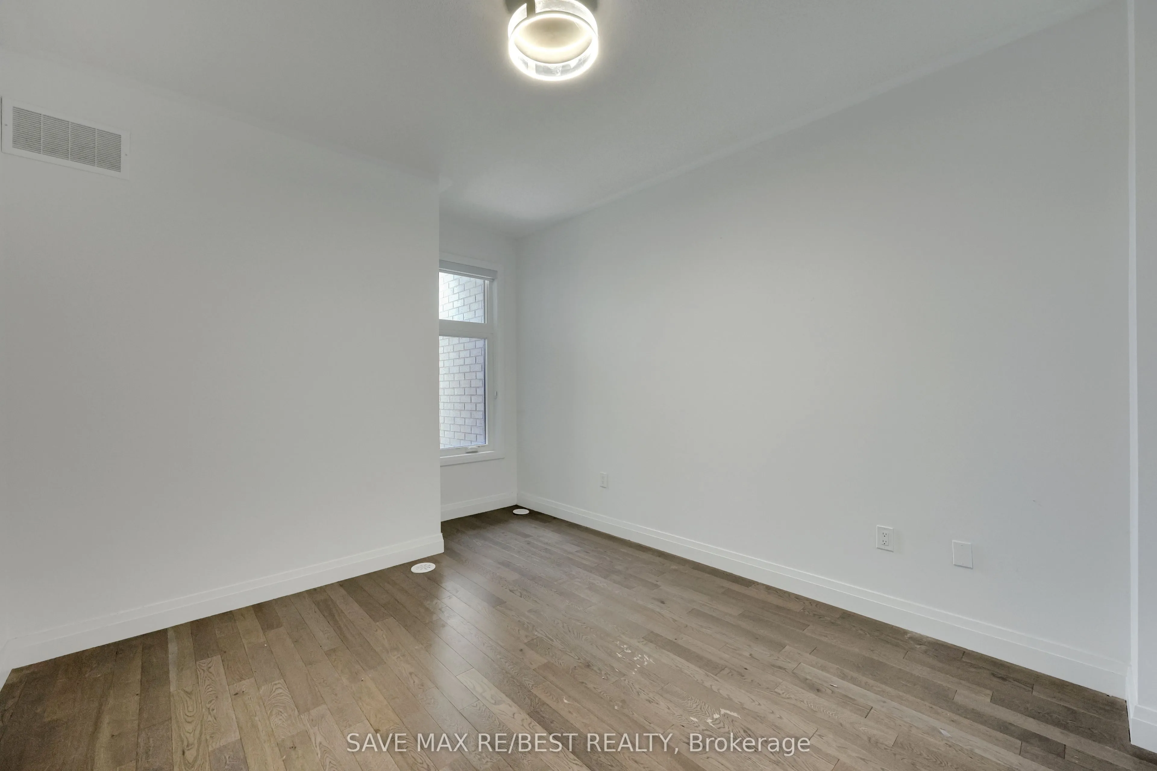 2536 Littlefield Crescent