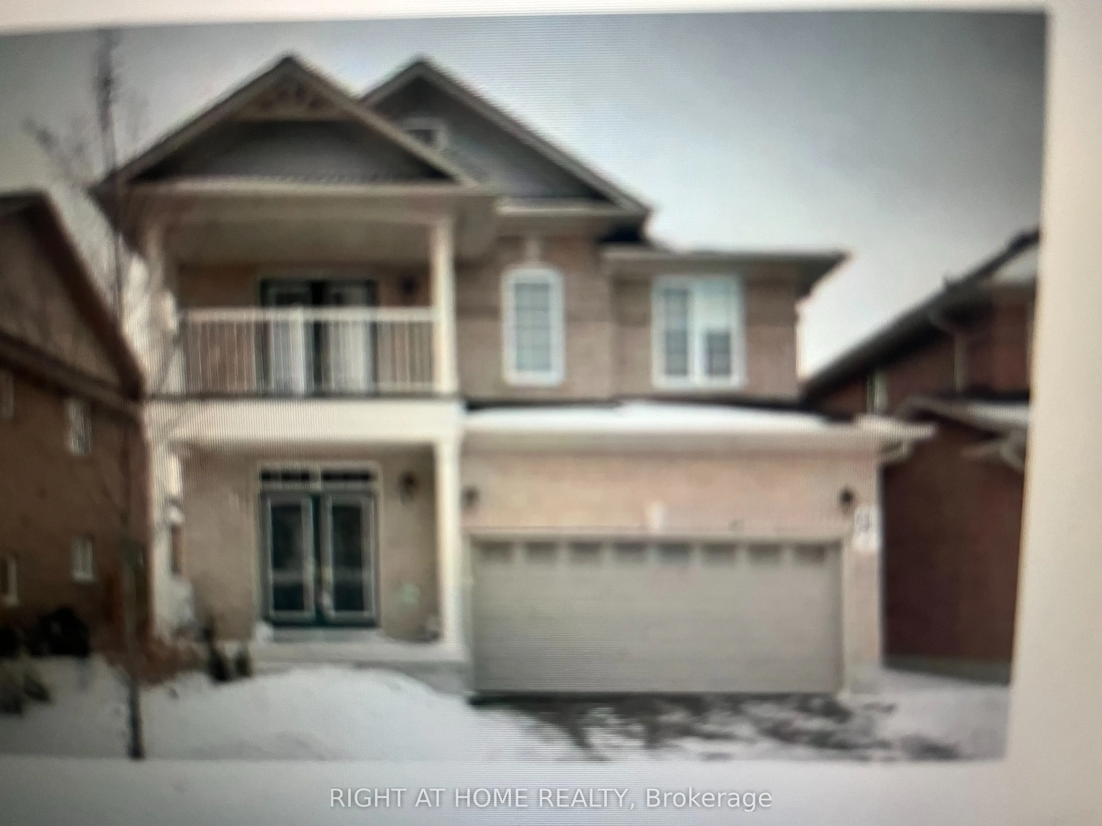 446 Pettite ( Main Floor) Trail W