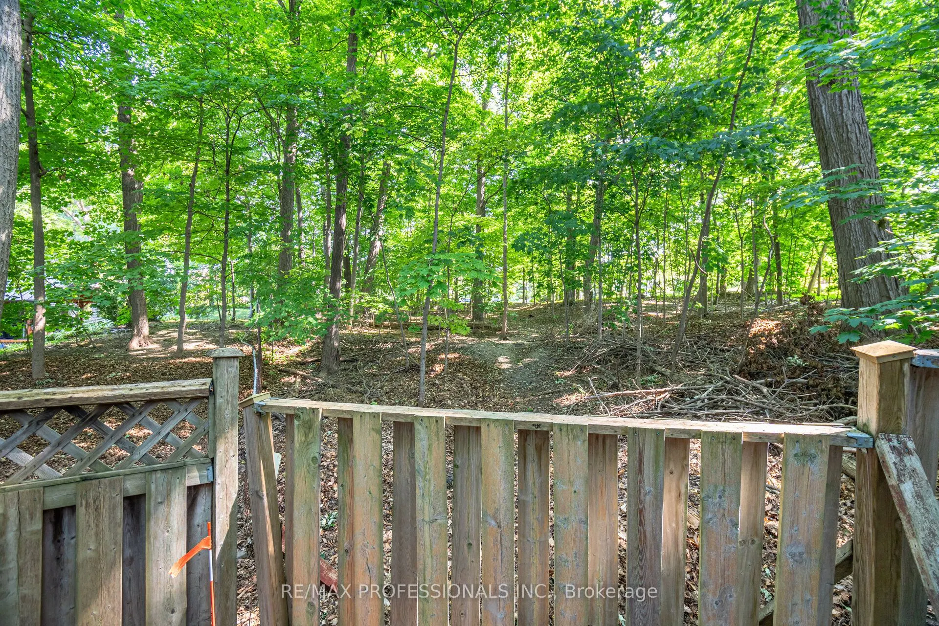 7 Queensborough Crescent