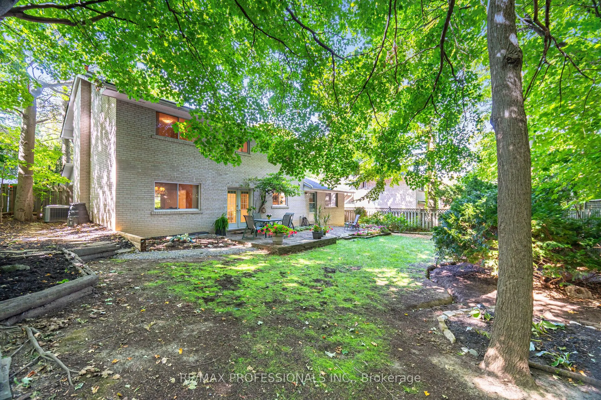 7 Queensborough Crescent