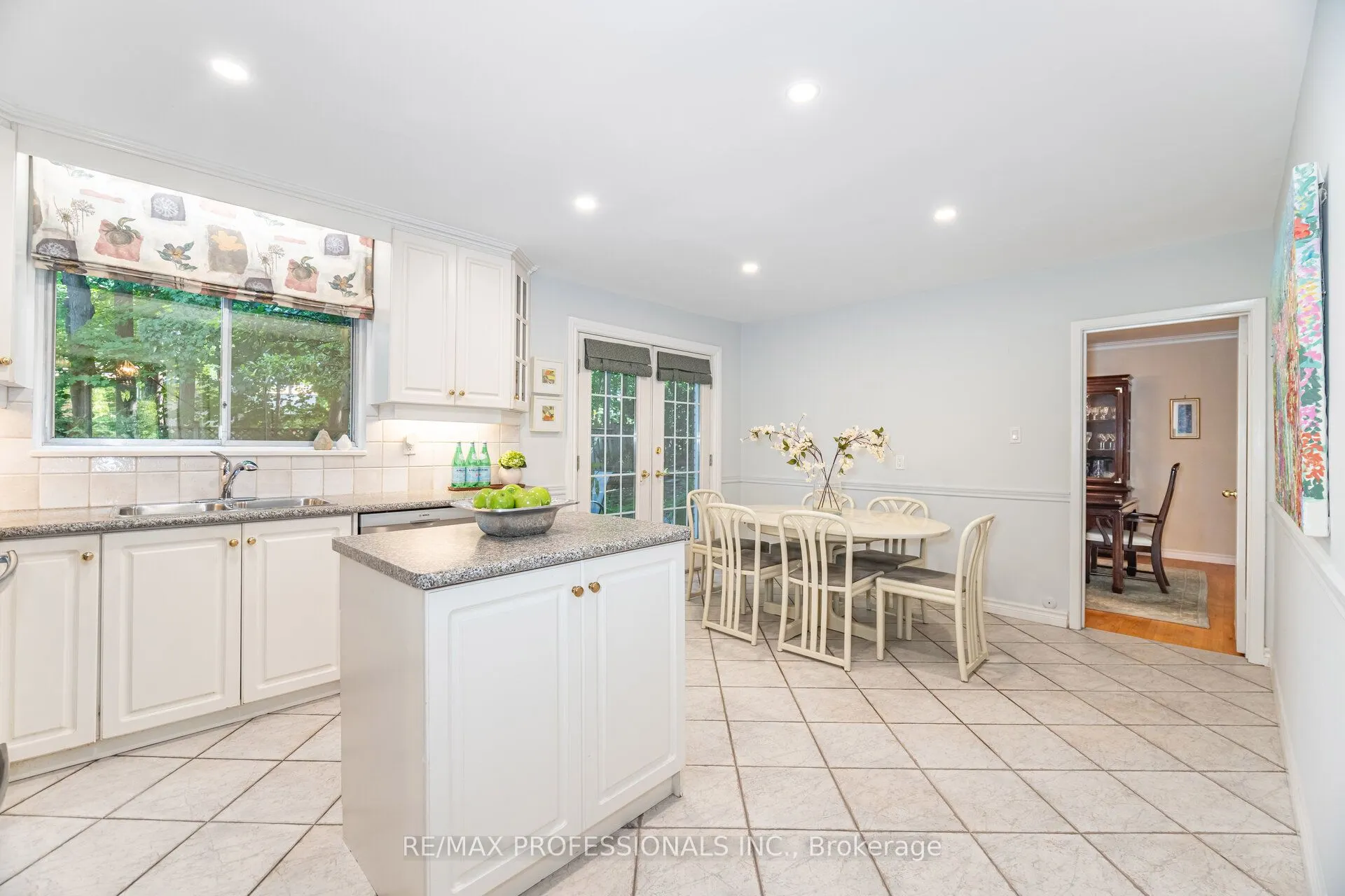 7 Queensborough Crescent
