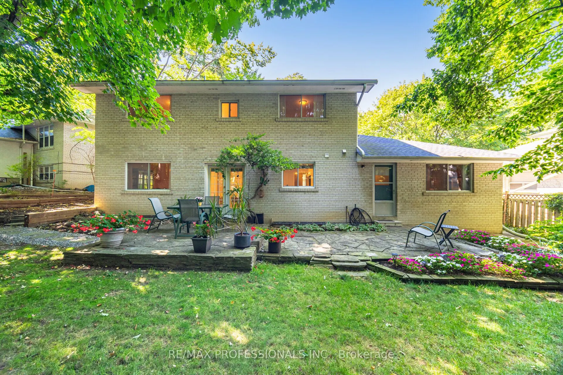 7 Queensborough Crescent