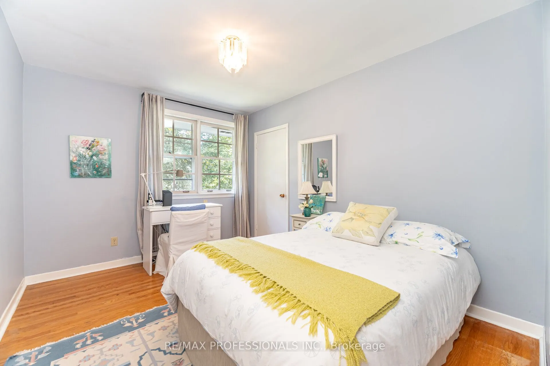 7 Queensborough Crescent