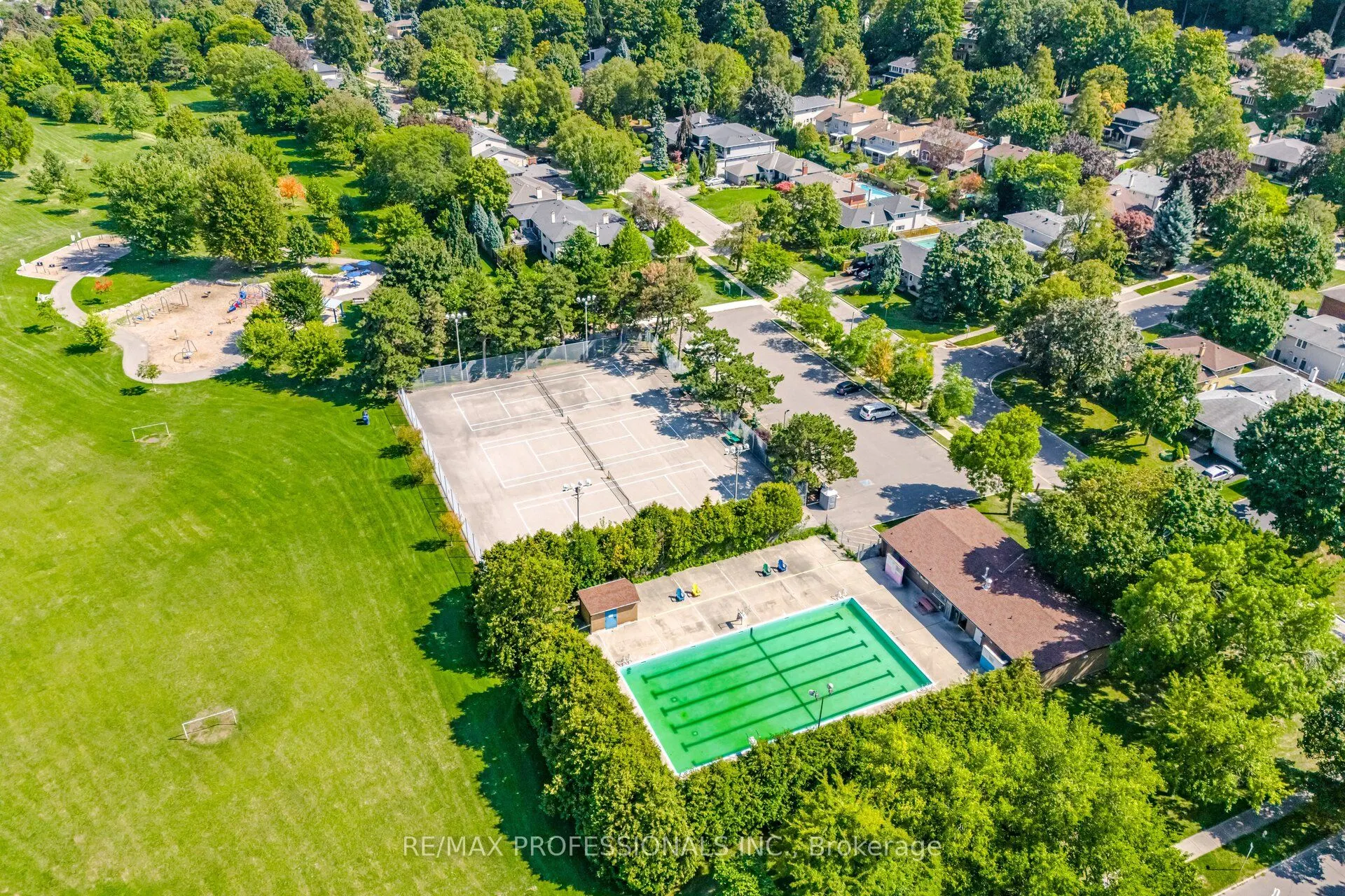 7 Queensborough Crescent