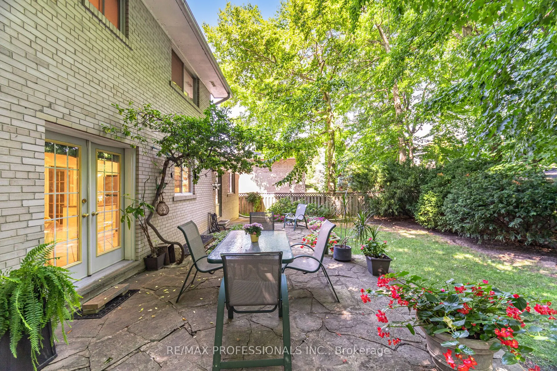 7 Queensborough Crescent