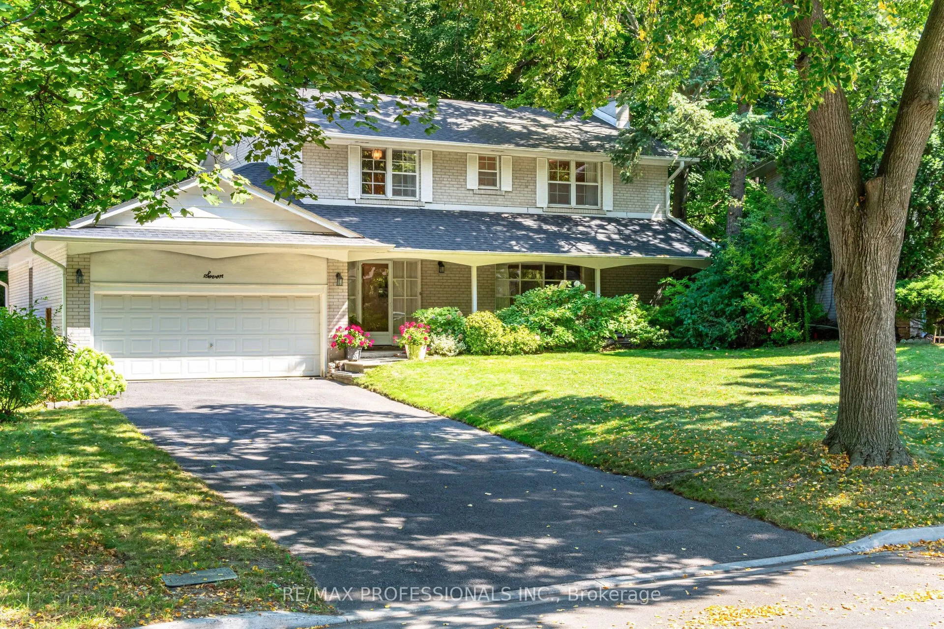 7 Queensborough Crescent