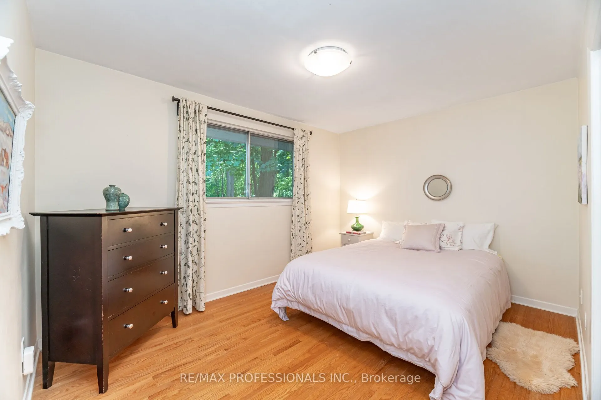 7 Queensborough Crescent